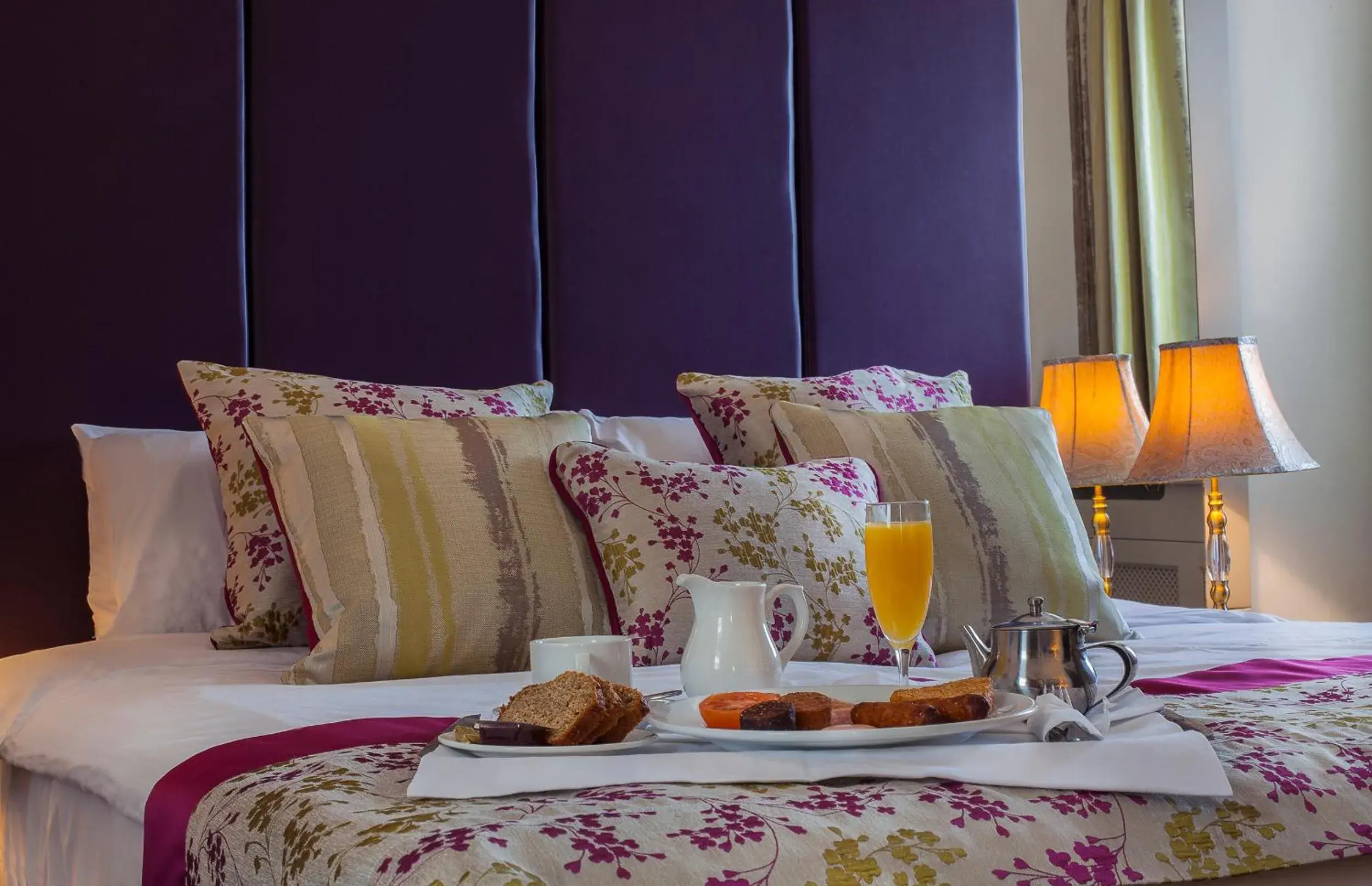 Bedroom, Bed in Breffni Arms Hotel Bedroom, Bed in Breffni Arms Hotel