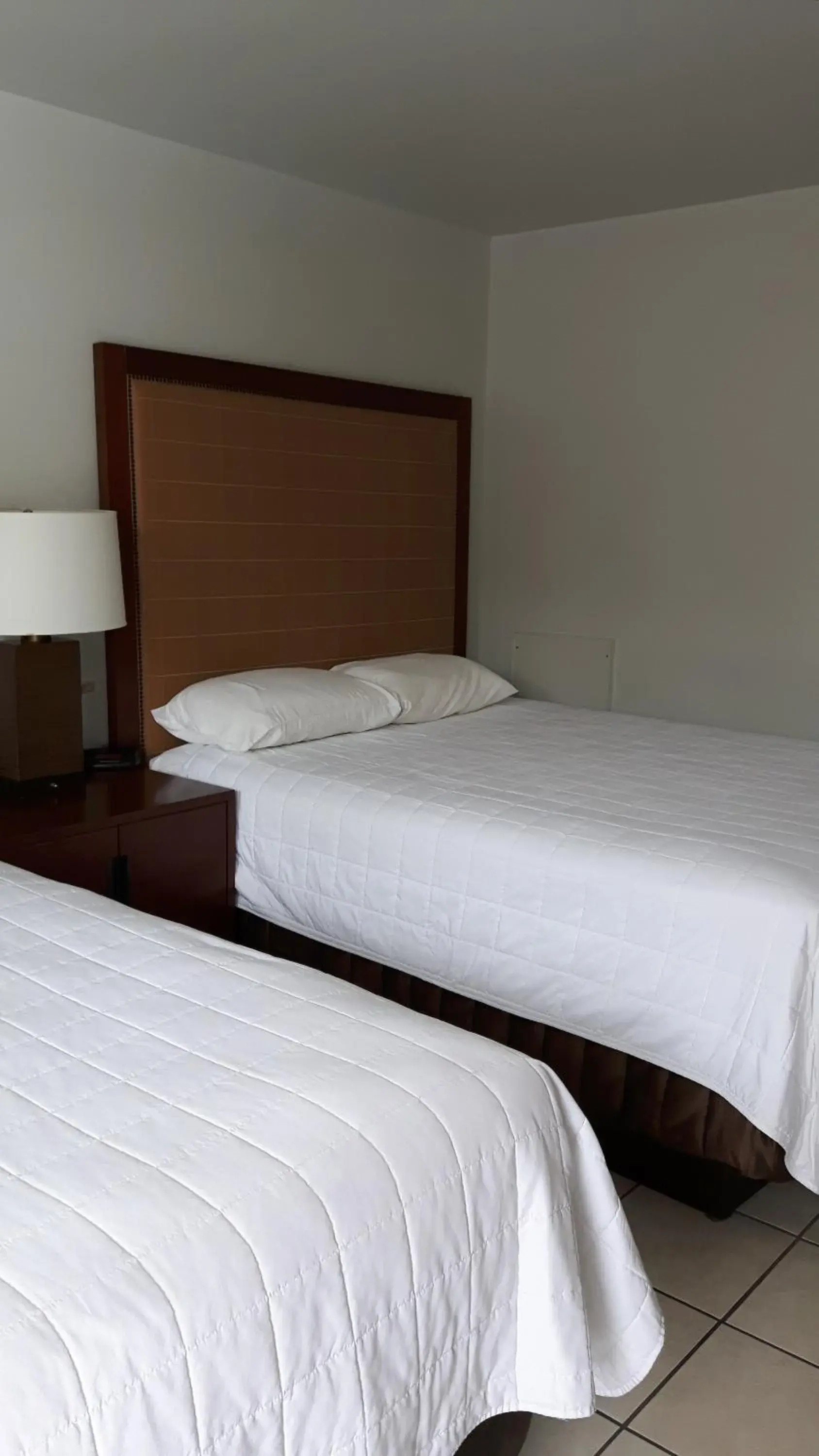 Bed in Edgewater Inn Bed in Edgewater Inn