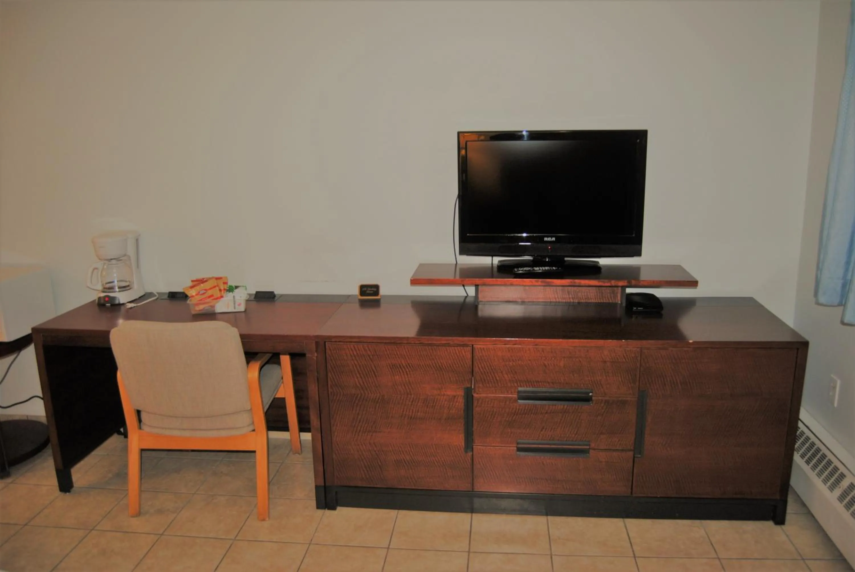 TV and multimedia in Edgewater Inn