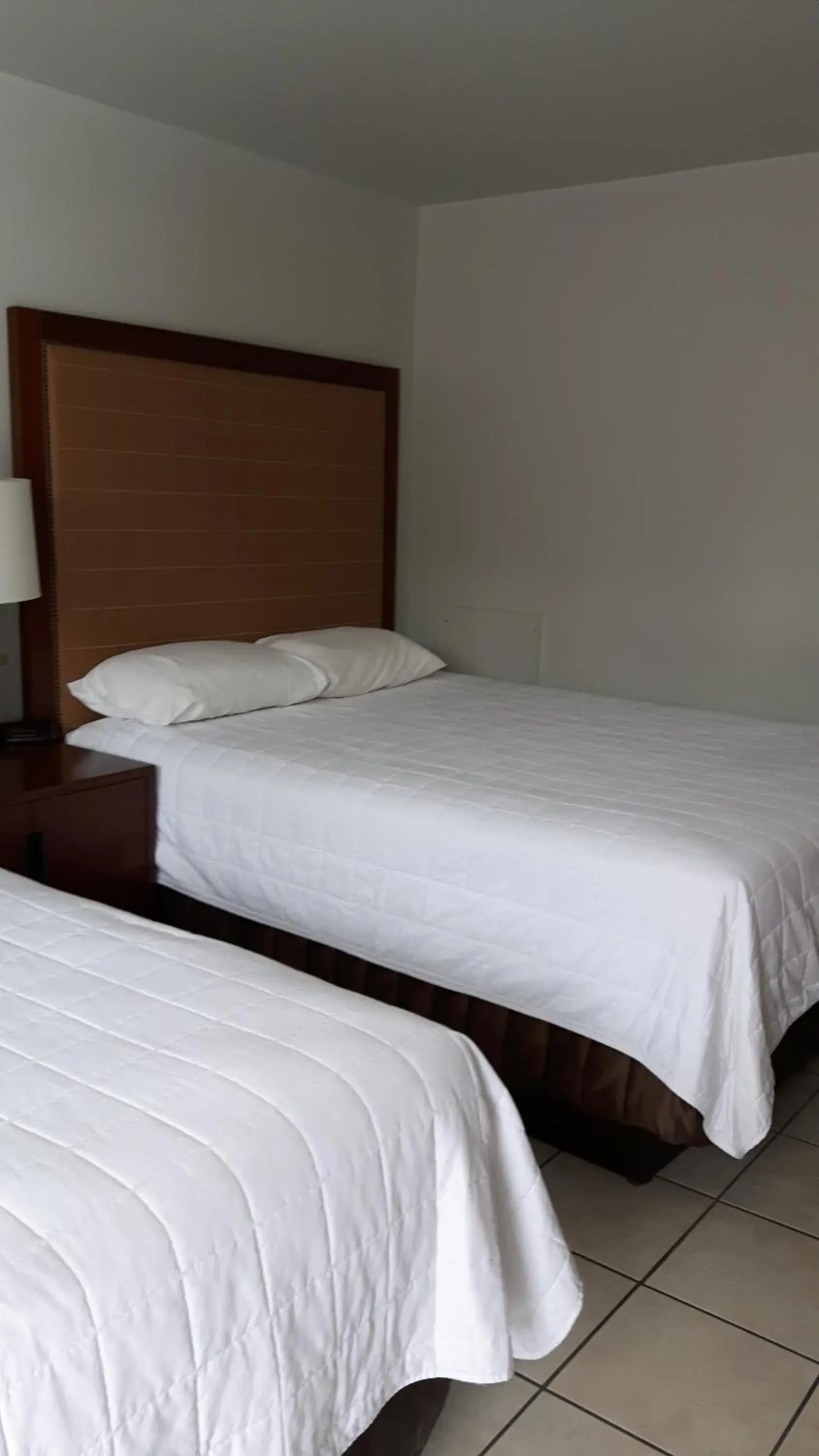 Bed in Edgewater Inn Bed in Edgewater Inn