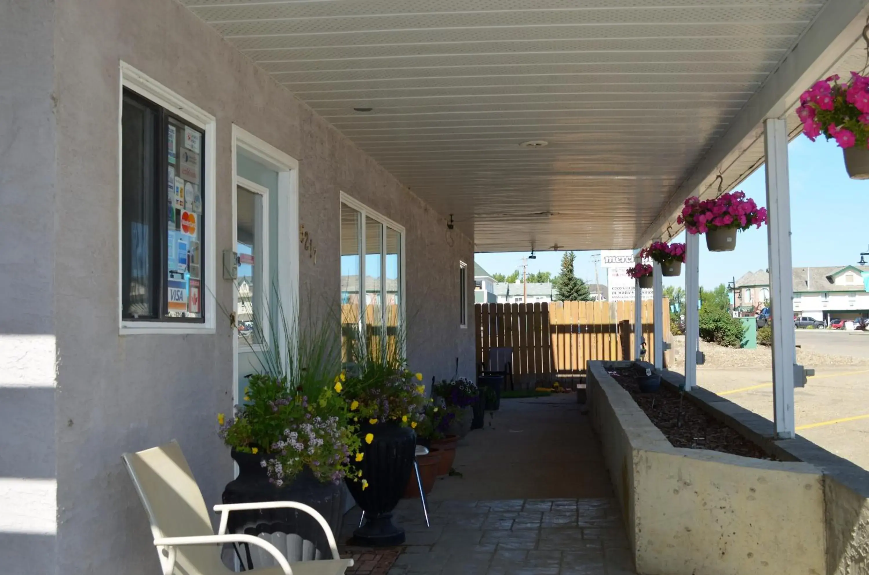 Property building in Edgewater Inn Property building in Edgewater Inn