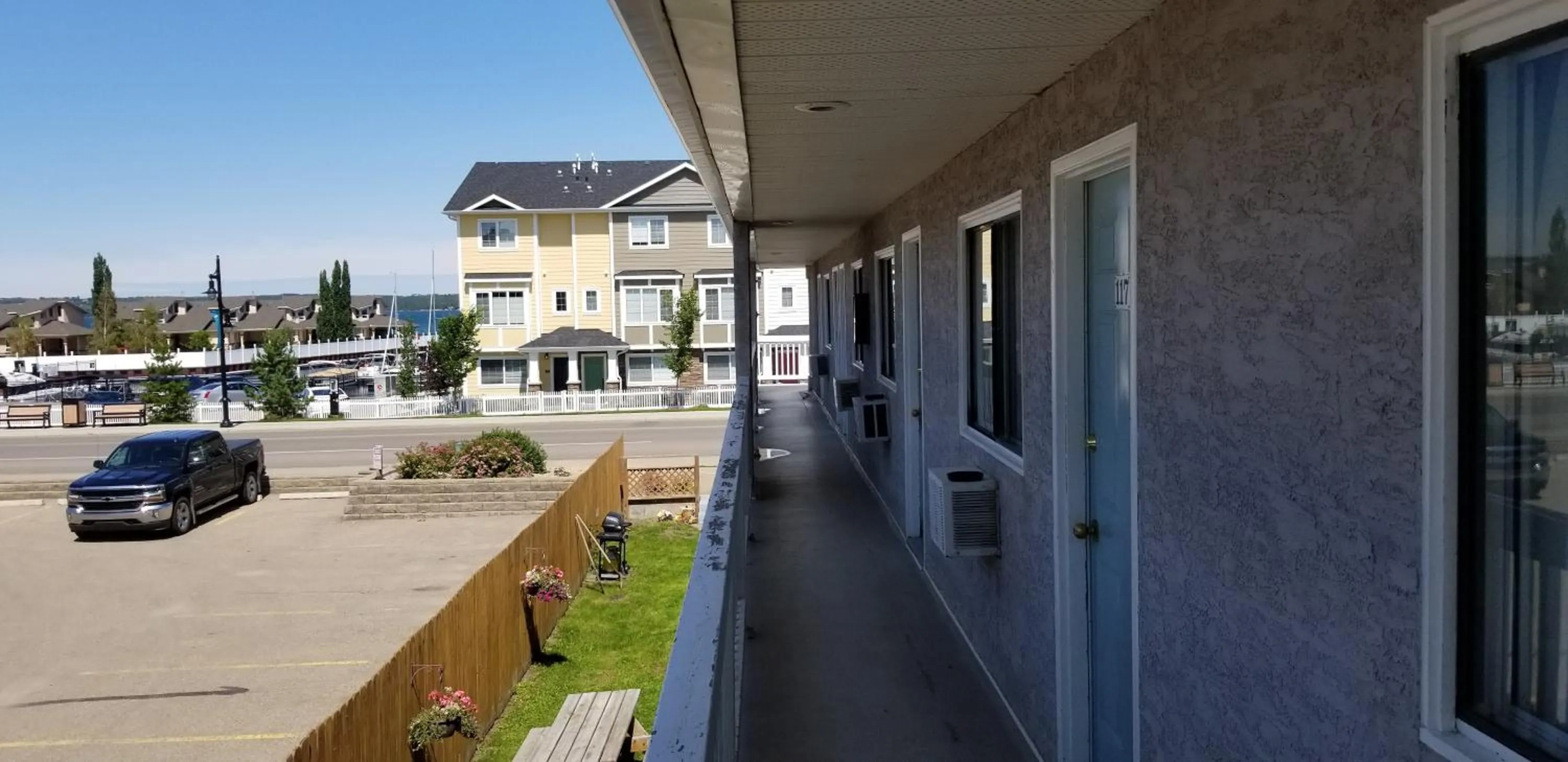 Balcony/Terrace in Edgewater Inn