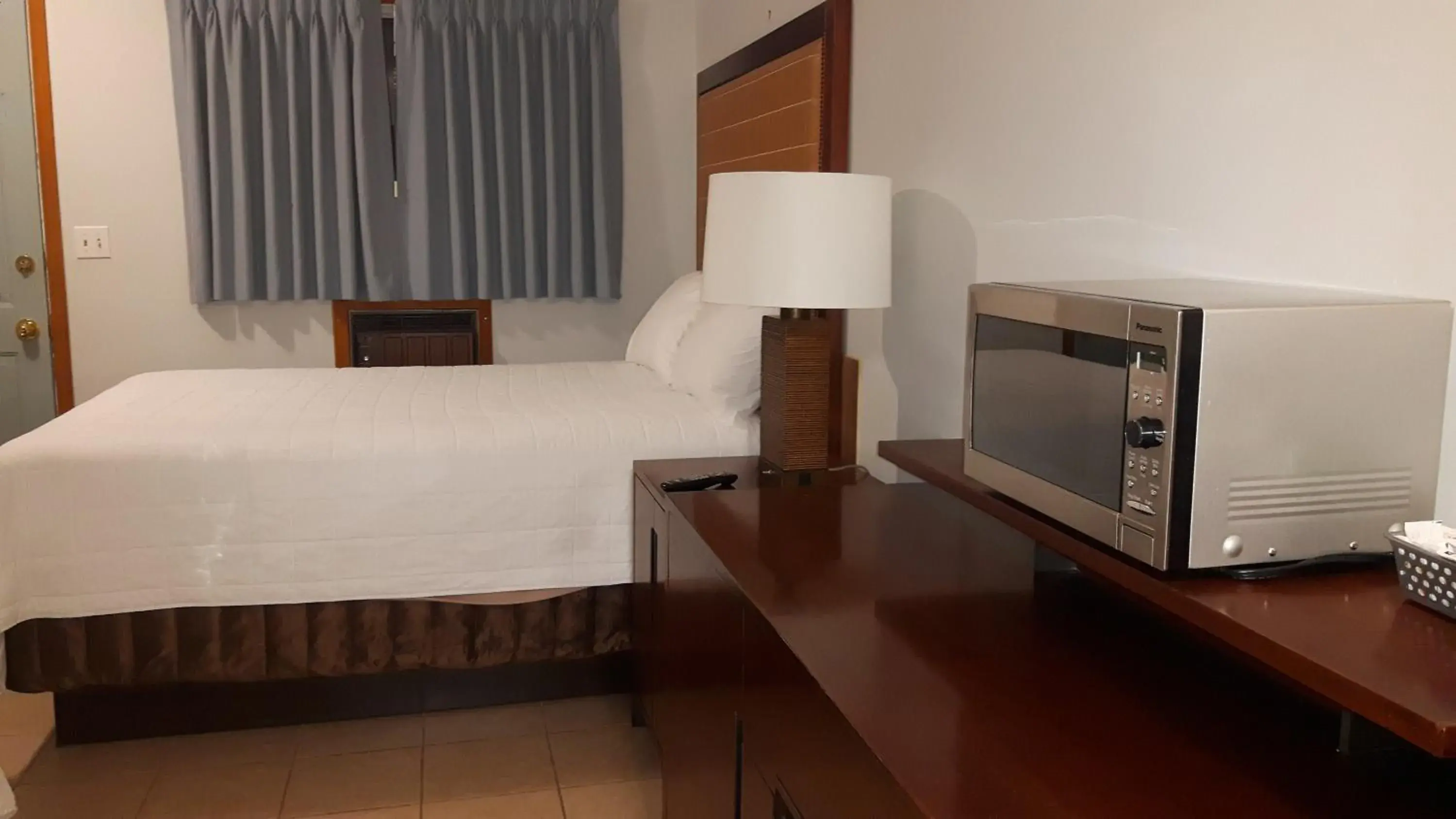 Standard Double Room in Edgewater Inn Standard Double Room in Edgewater Inn