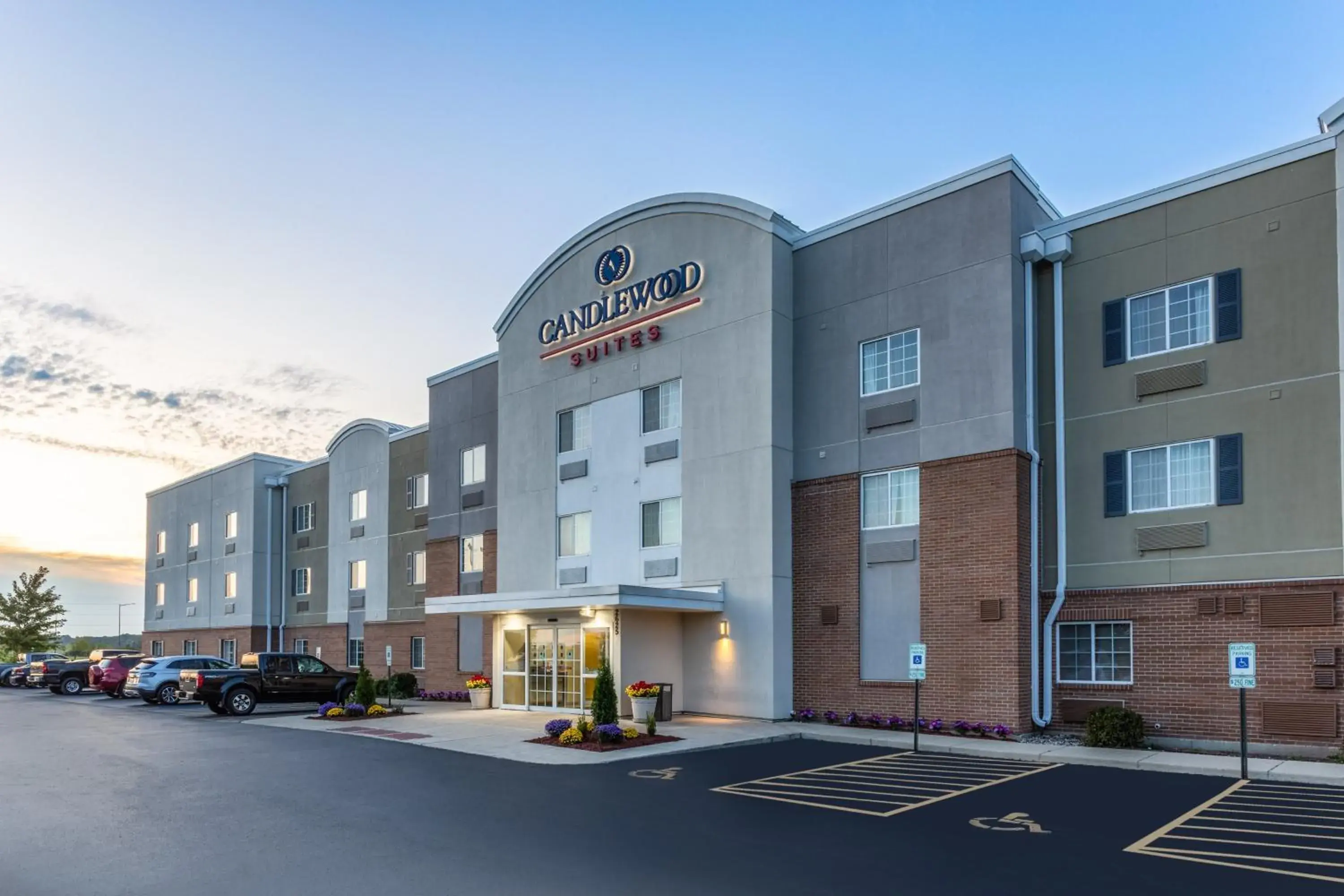 Property building in Candlewood Suites Aurora-Naperville by IHG Property building in Candlewood Suites Aurora-Naperville by IHG
