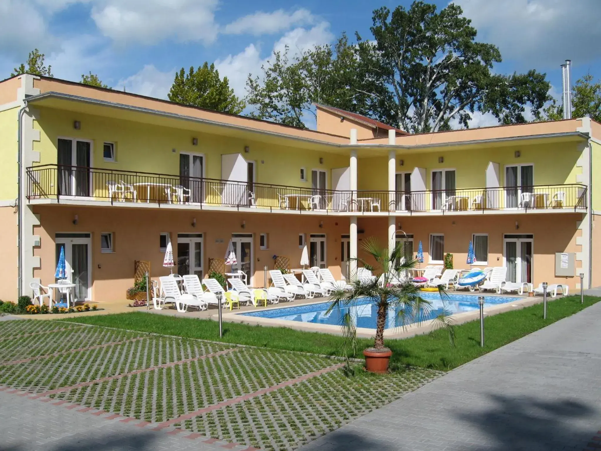 Beach Hotel Beach Hotel