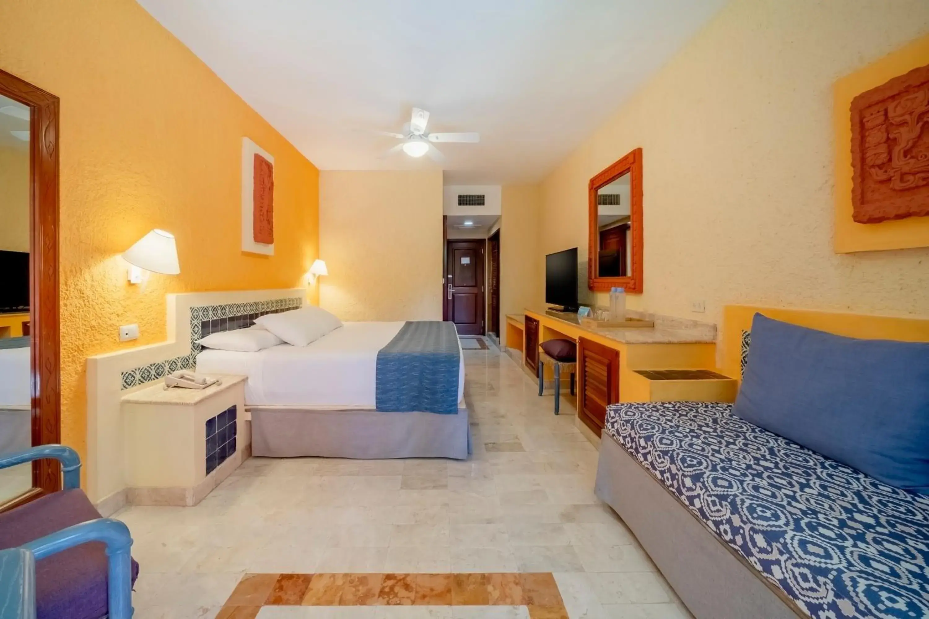 Bed in Iberostar Waves Tucan - All Inclusive Bed in Iberostar Waves Tucan - All Inclusive