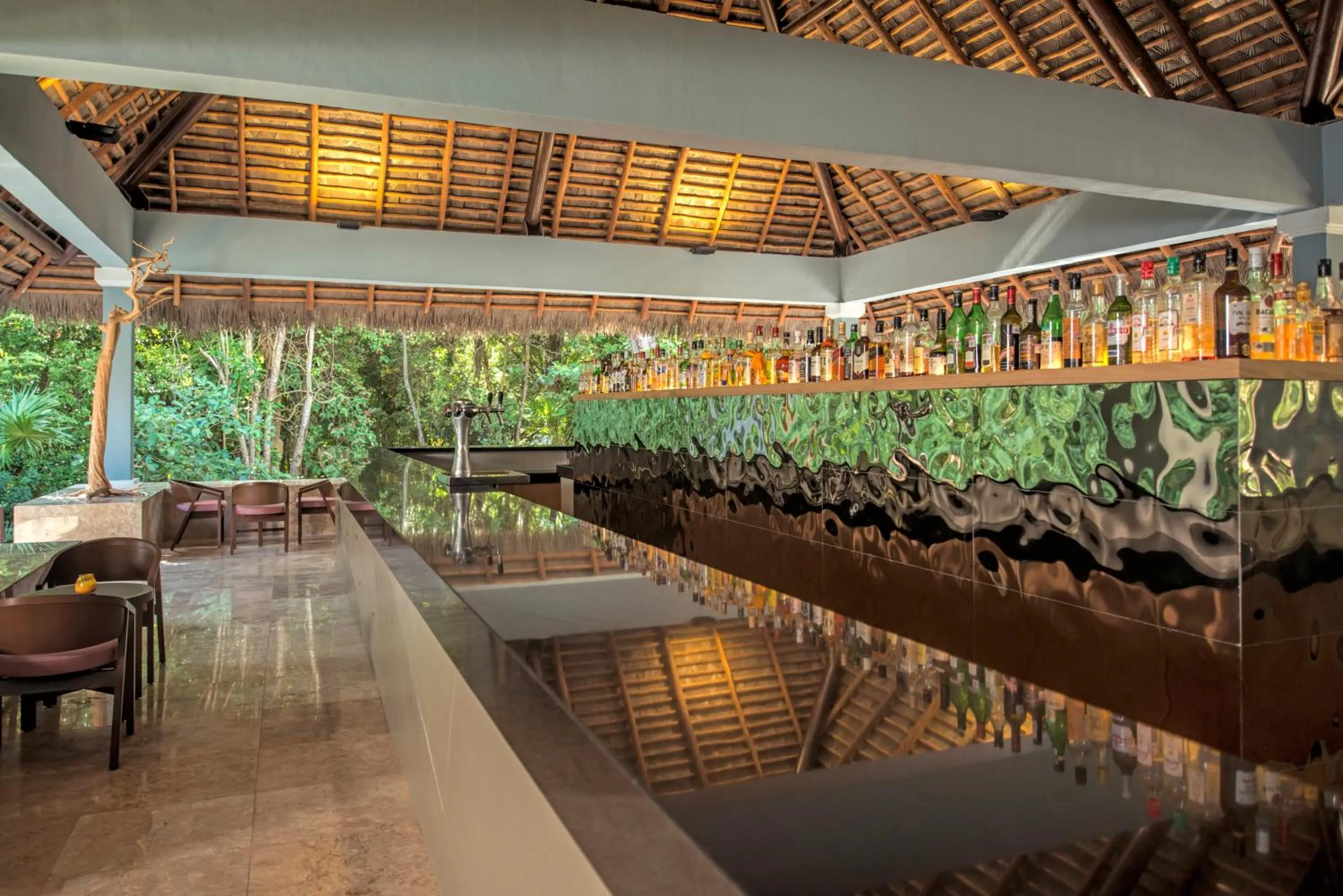 Lounge or bar in Iberostar Waves Tucan - All Inclusive