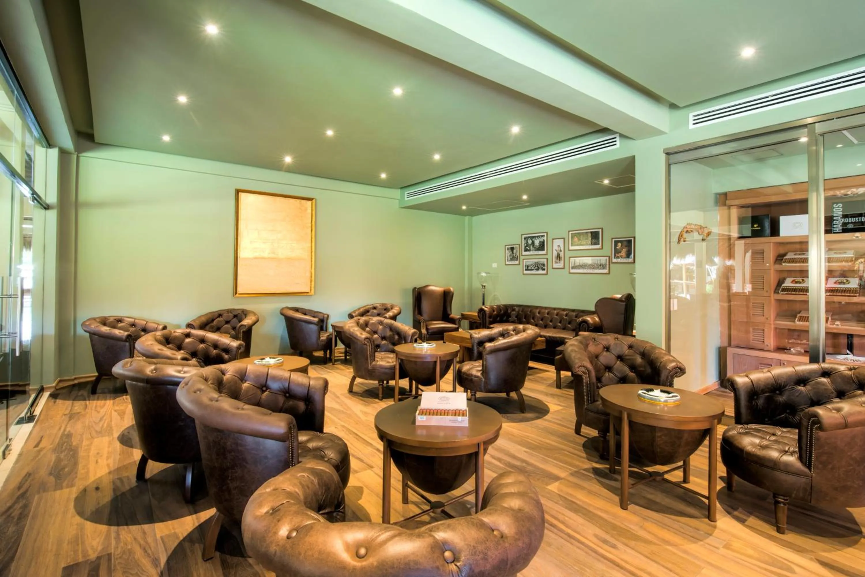 Lounge or bar in Iberostar Waves Tucan - All Inclusive