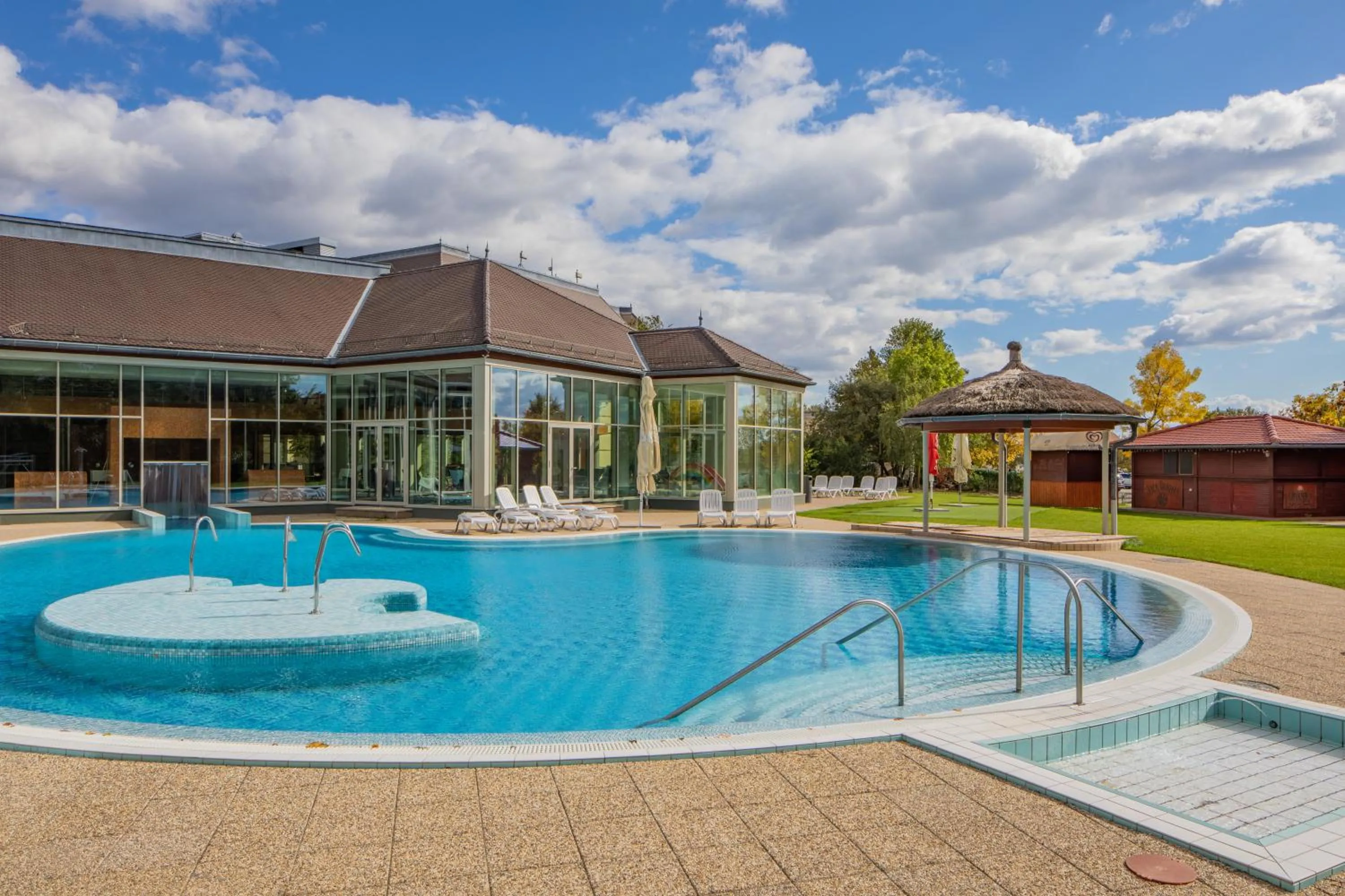 Swimming pool in Greenfield Hotel Golf & Spa