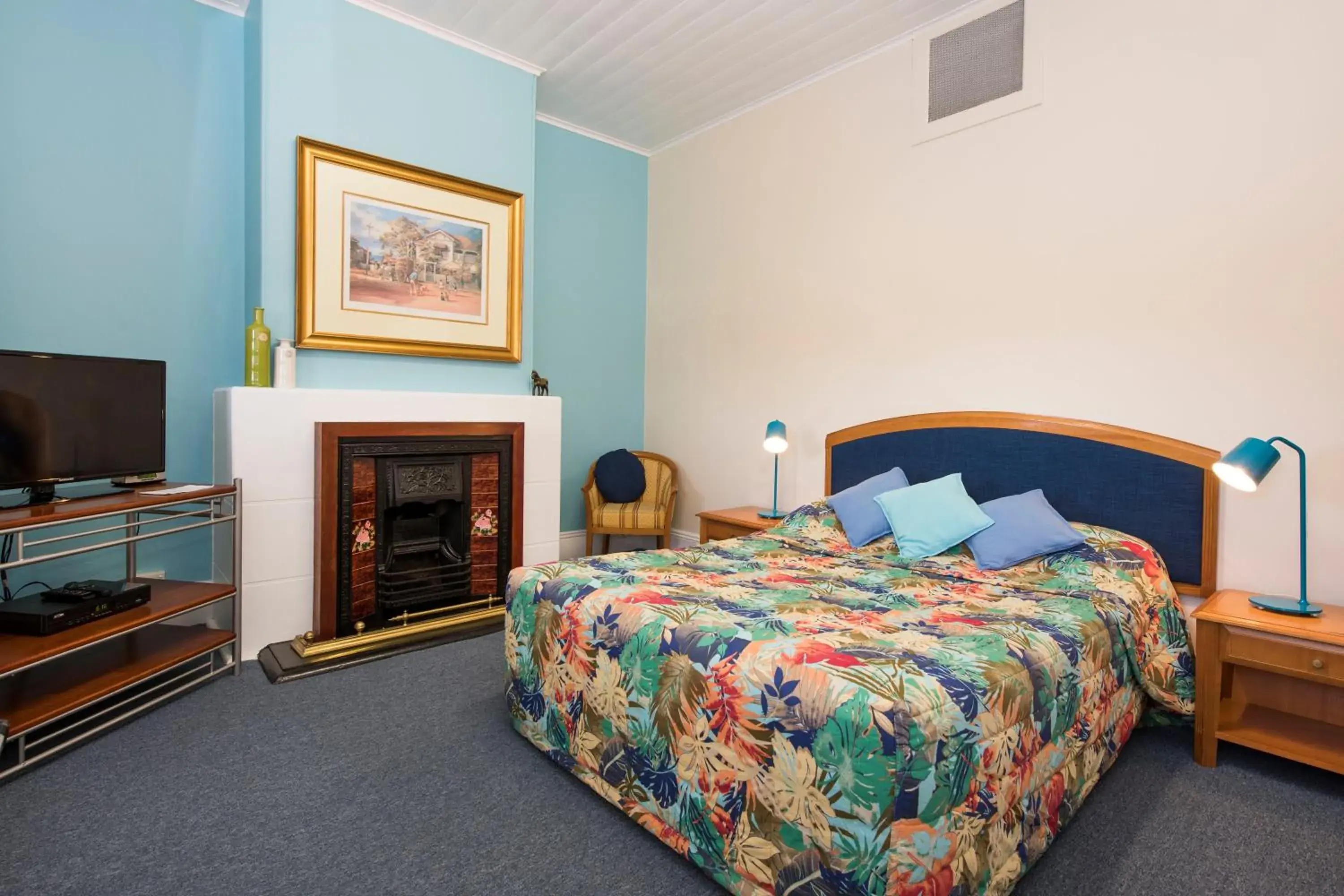 Three-Bedroom House - The Pepperberry in Ningana Heritage Houses Three-Bedroom House - The Pepperberry in Ningana Heritage Houses