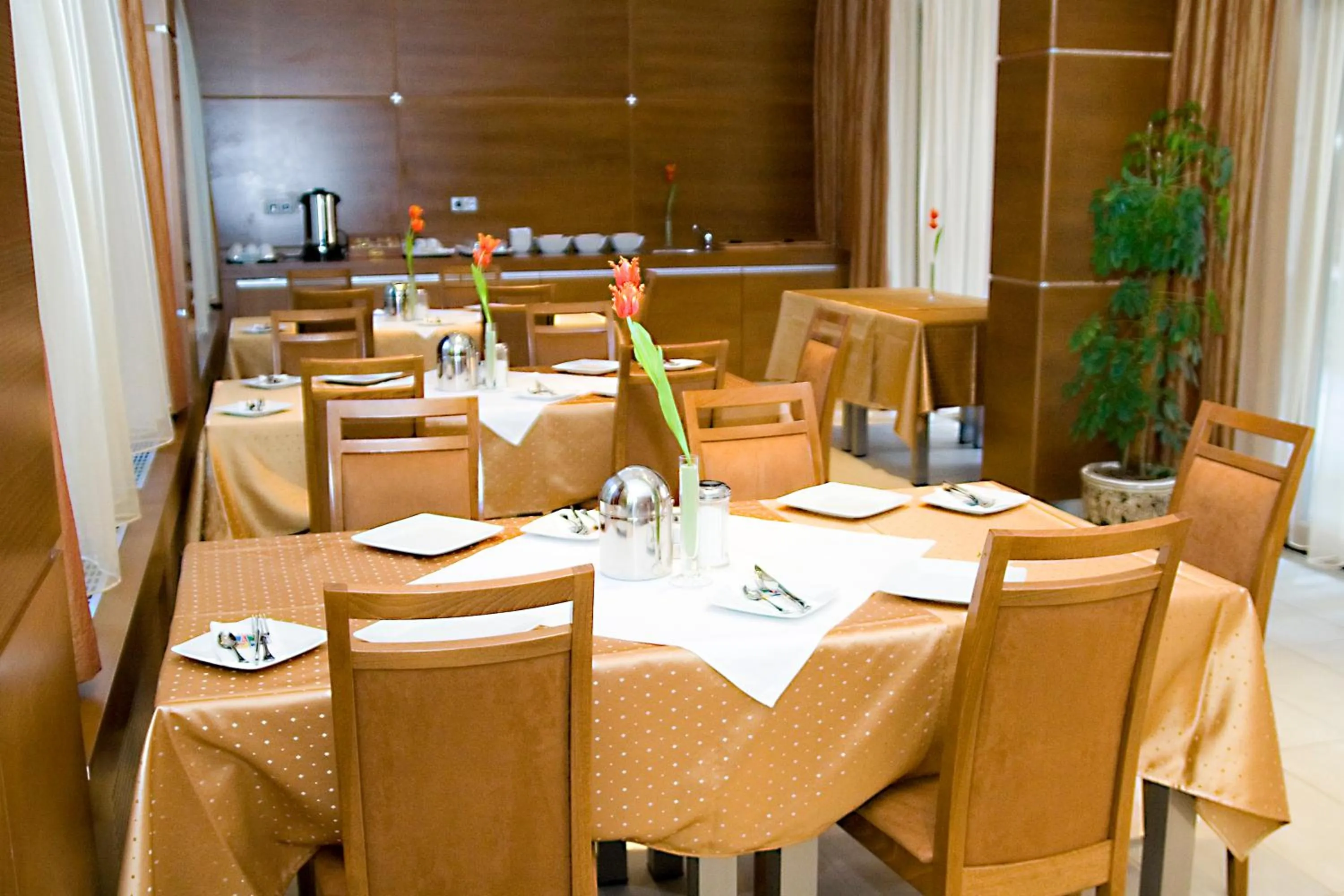 Restaurant/places to eat in Hotel Villa Pax