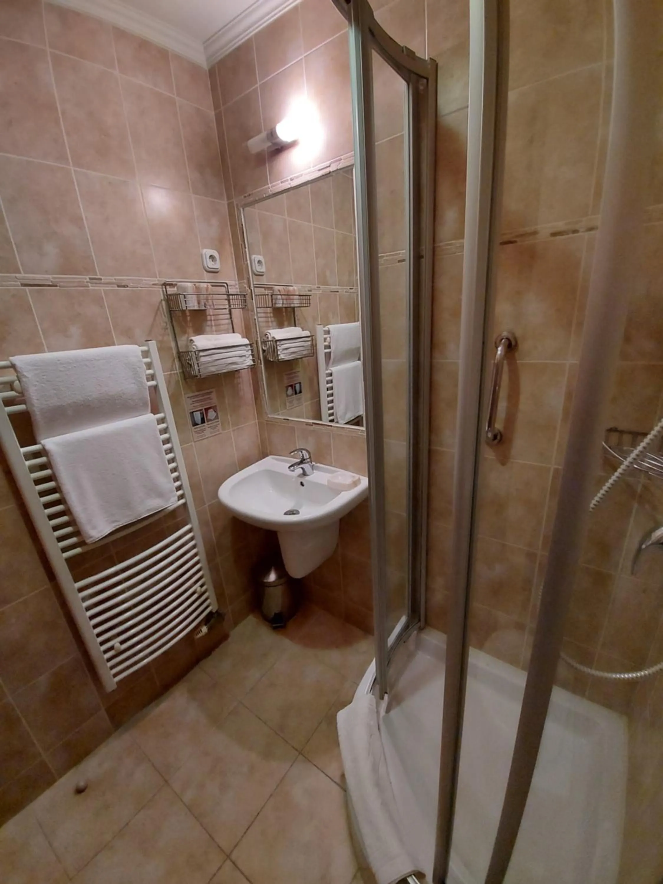 Shower in Hotel Villa Pax