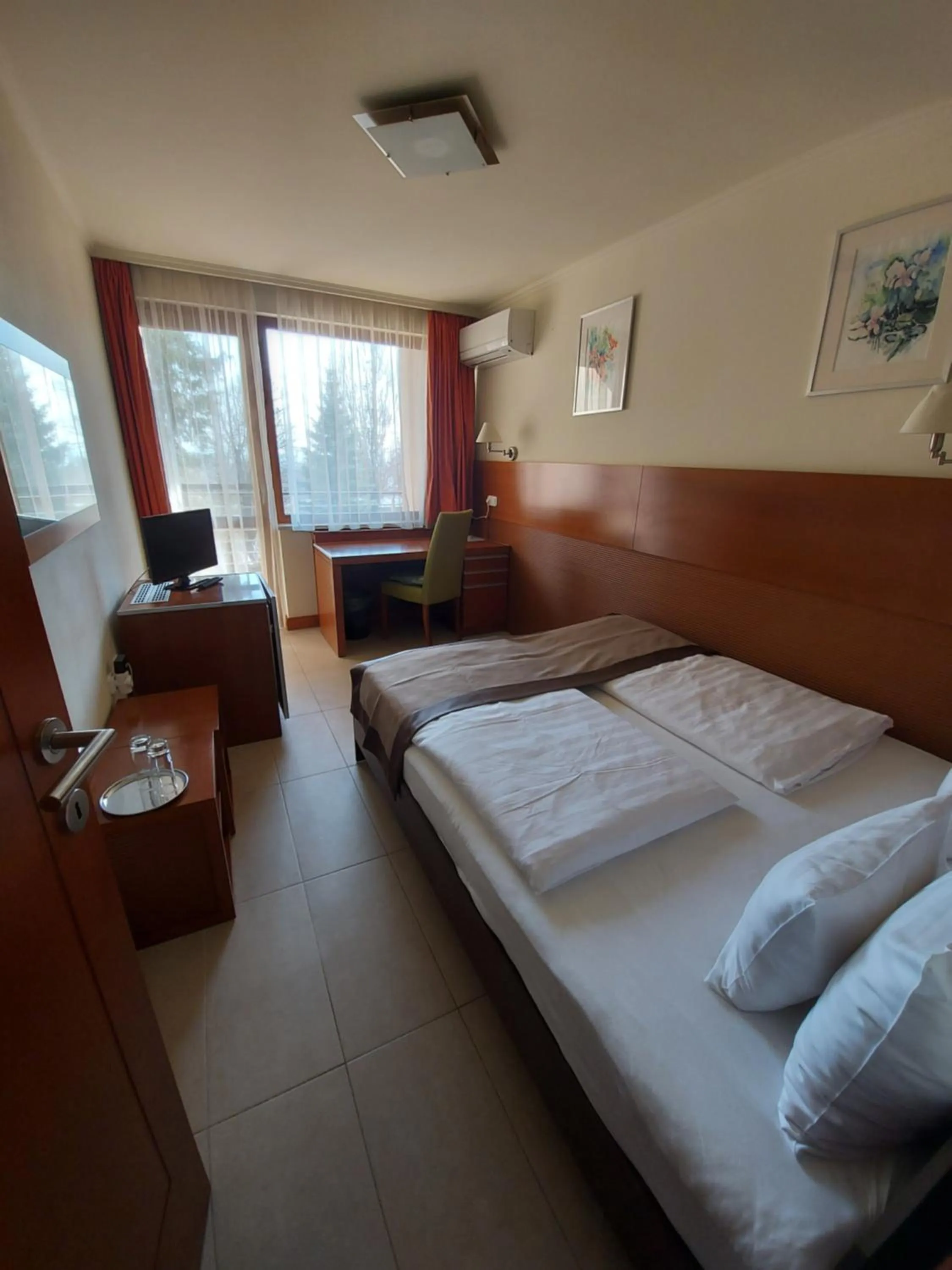 Photo of the whole room, Bed in Hotel Villa Pax