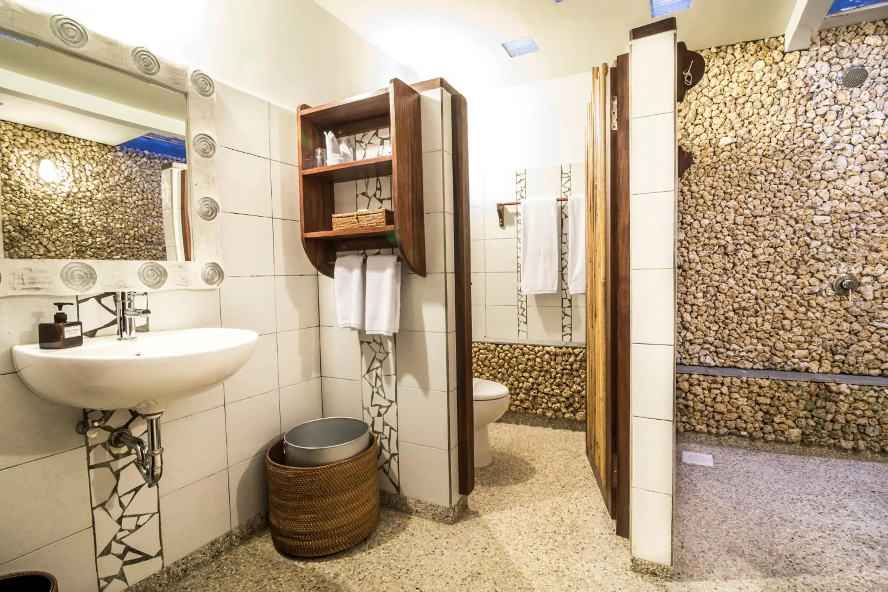 Bathroom in Cocotinos Lembeh A Boutique Dive Lodge