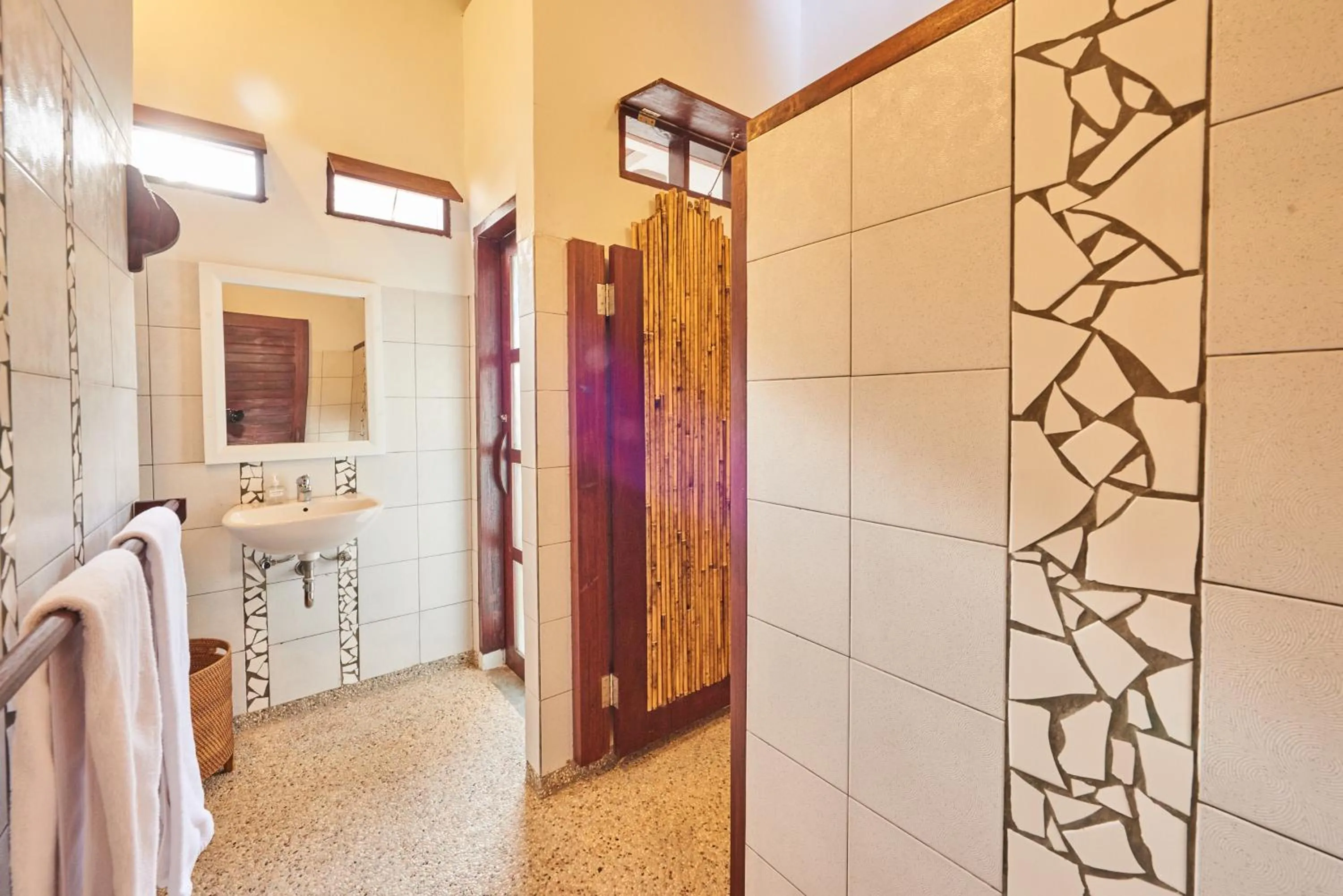 Shower in Cocotinos Lembeh a Boutique Dive Lodge