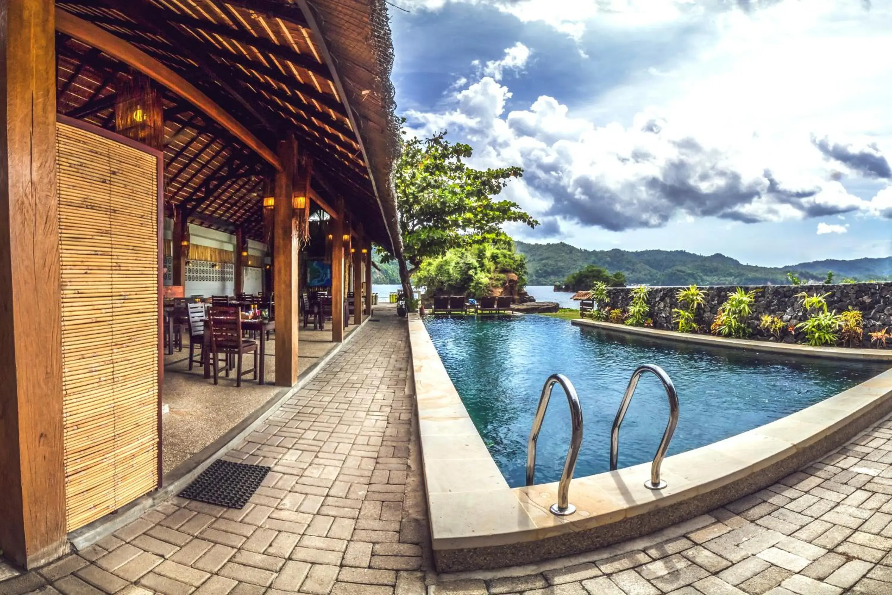 Property building, Swimming Pool in Cocotinos Lembeh A Boutique Dive Lodge