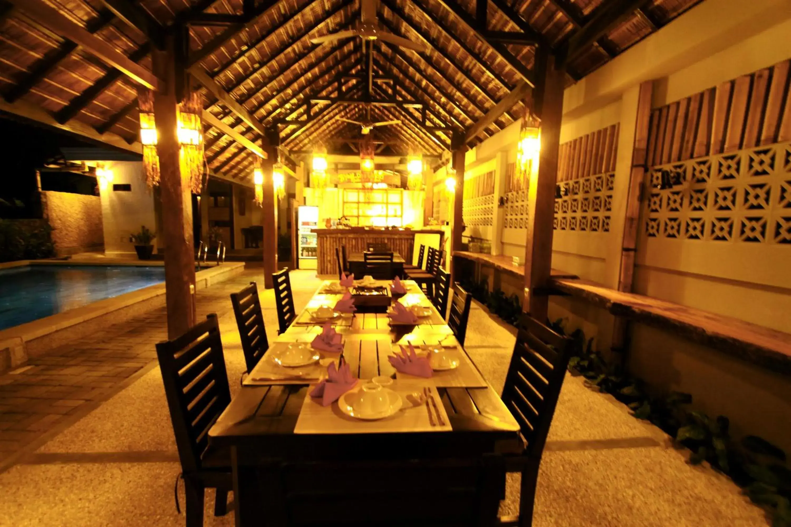 Restaurant/Places to Eat in Cocotinos Lembeh A Boutique Dive Lodge