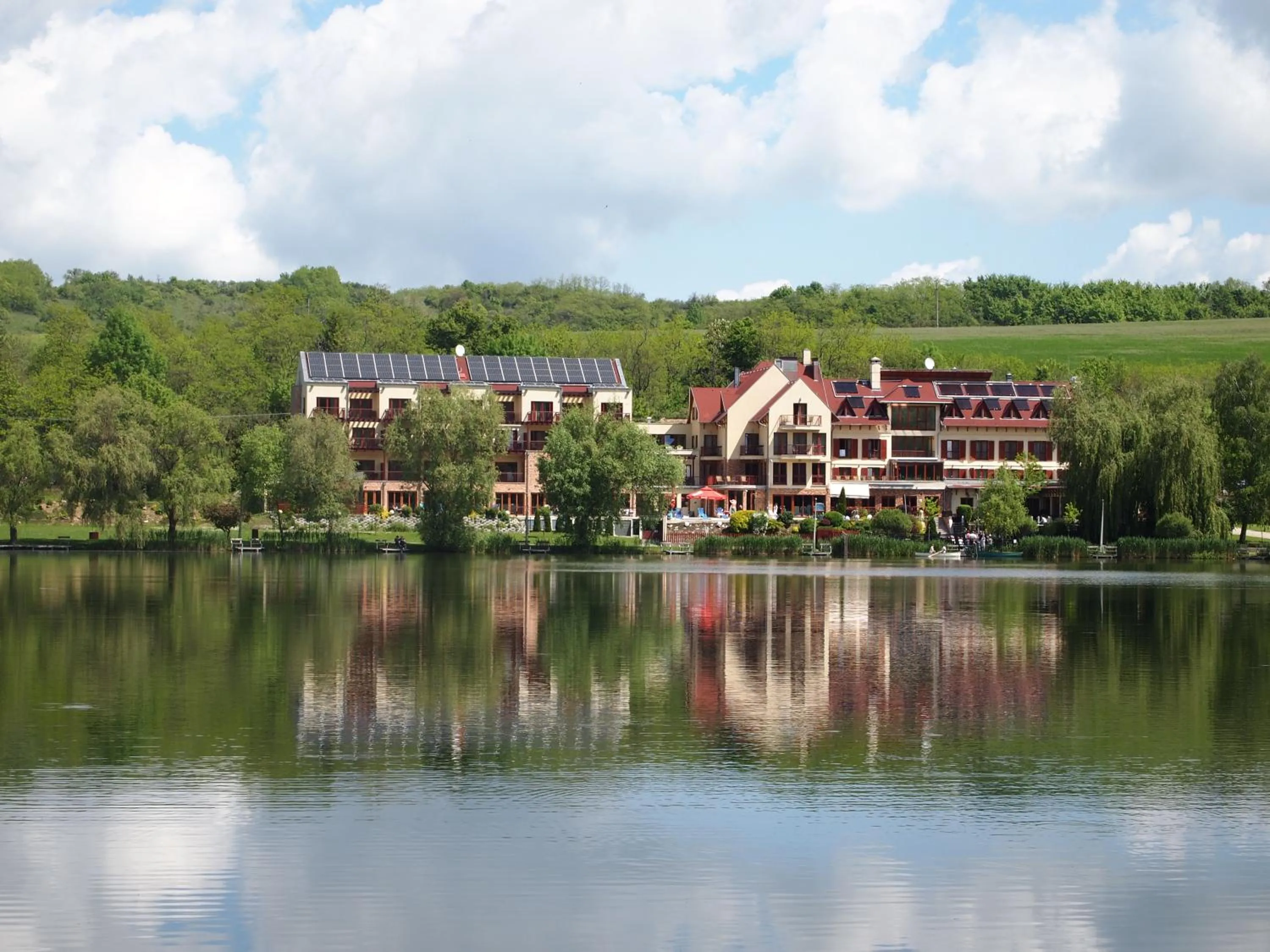 Facade/entrance in Tó Wellness Hotel
