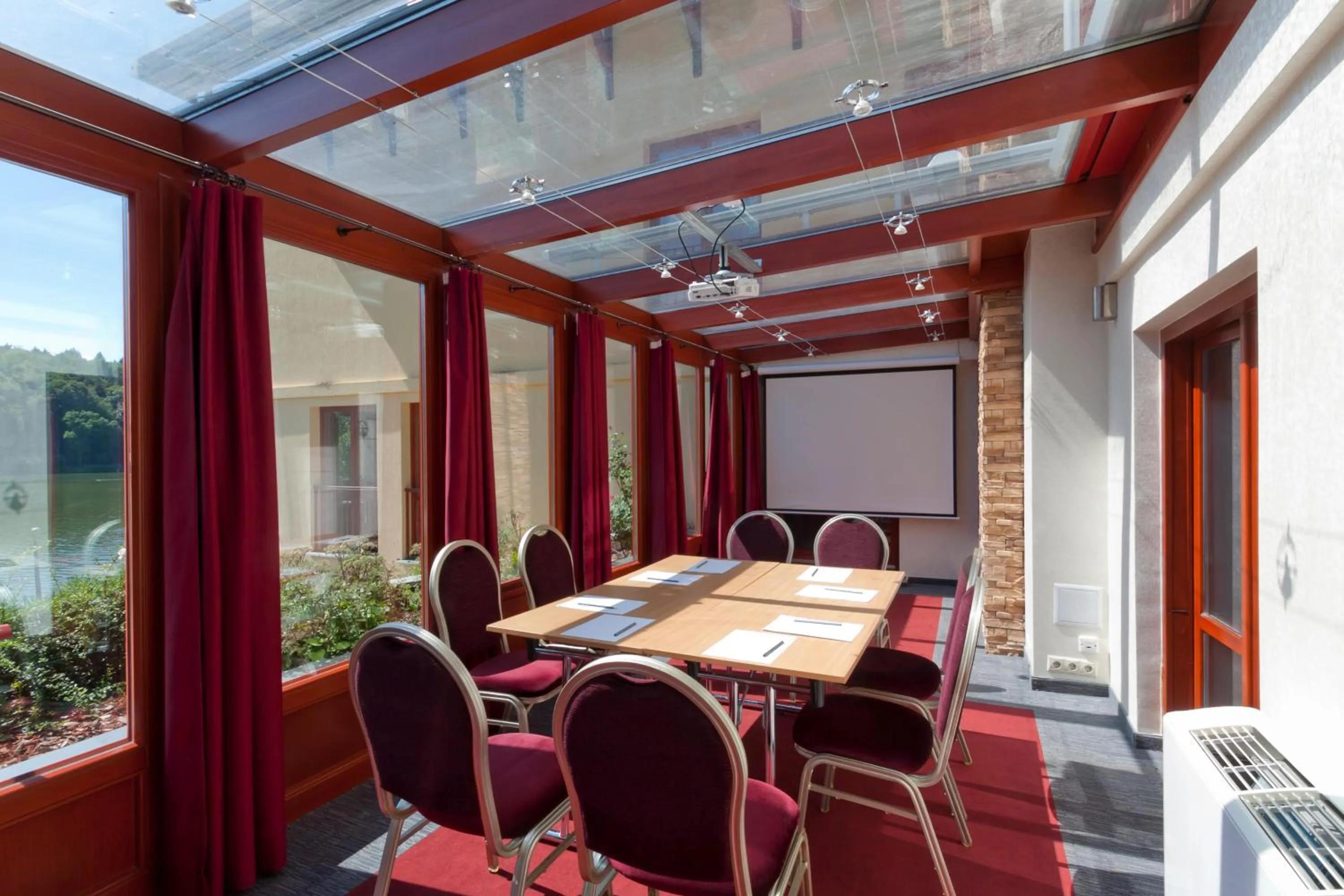 Meeting/conference room in Tó Wellness Hotel