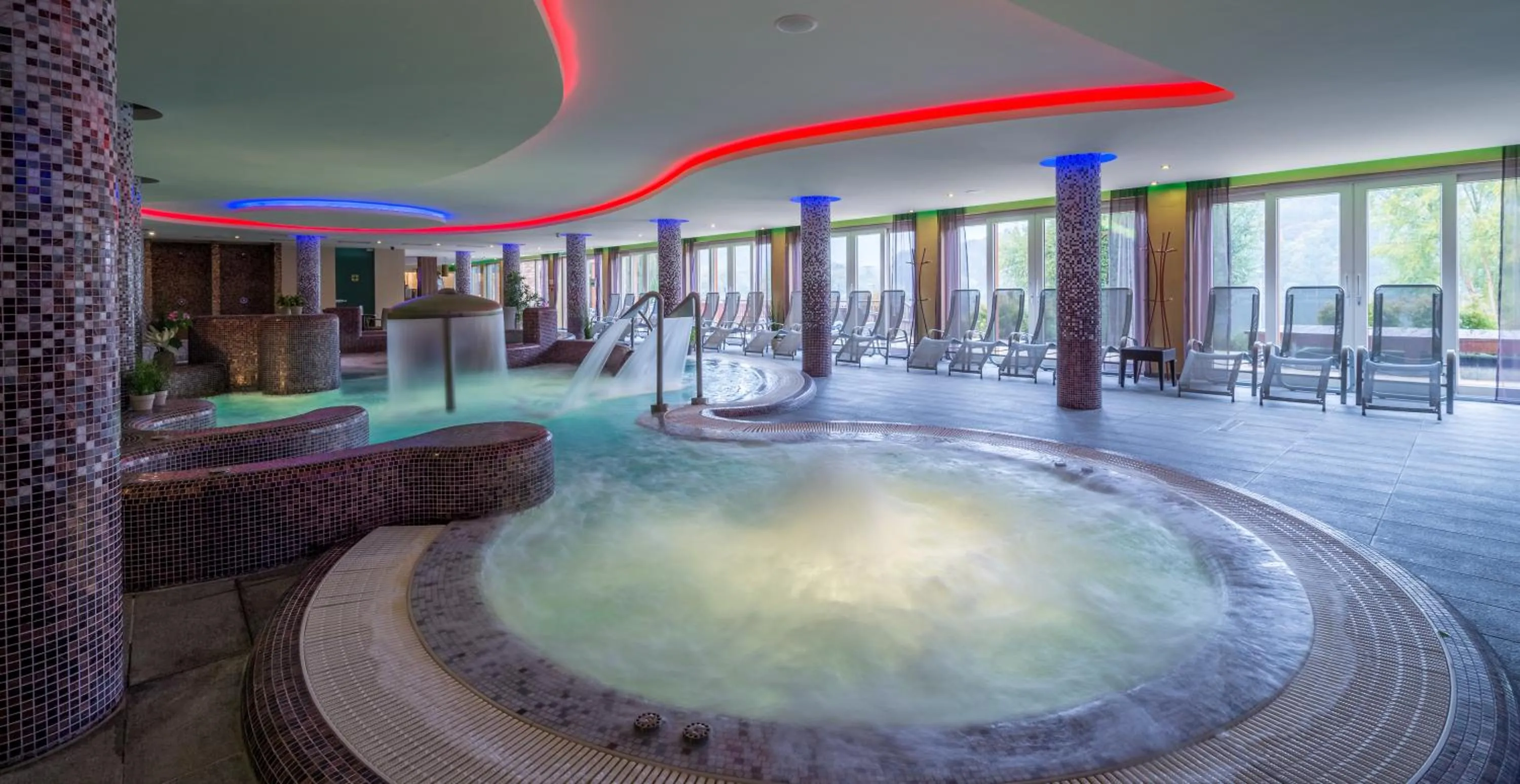 Swimming pool in Tó Wellness Hotel