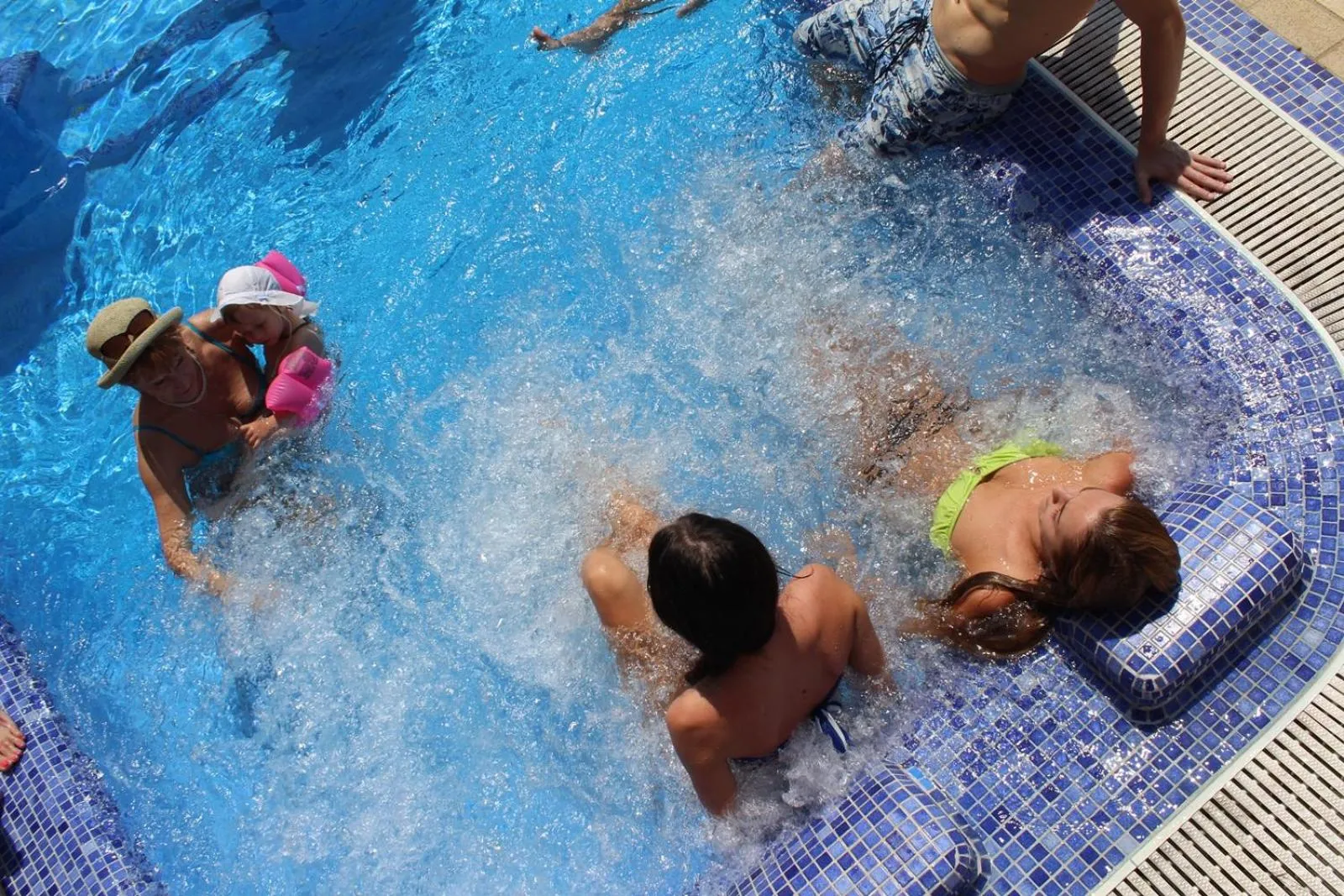 Swimming pool in Tó Wellness Hotel