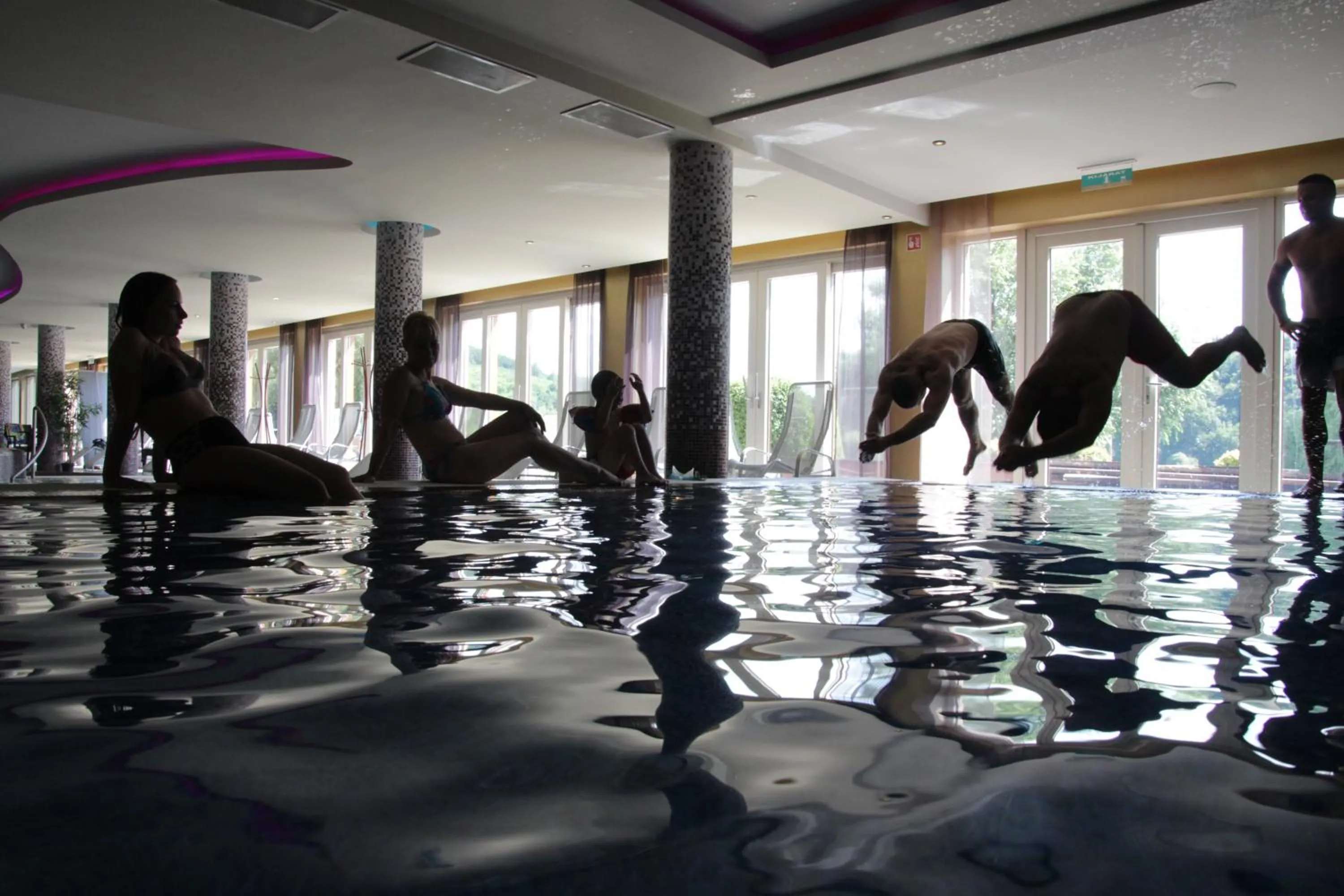 Swimming pool in Tó Wellness Hotel