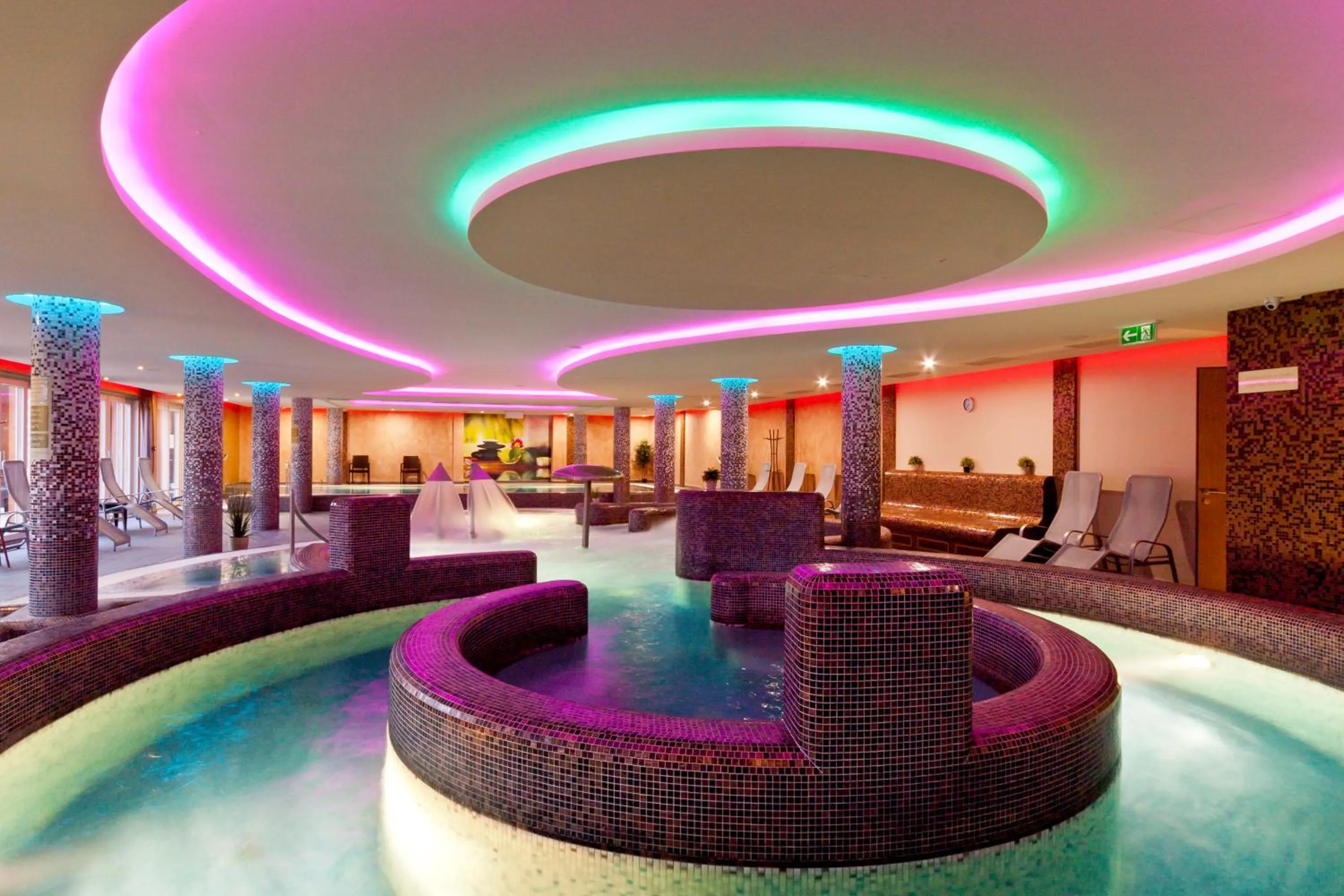 Swimming pool in Tó Wellness Hotel