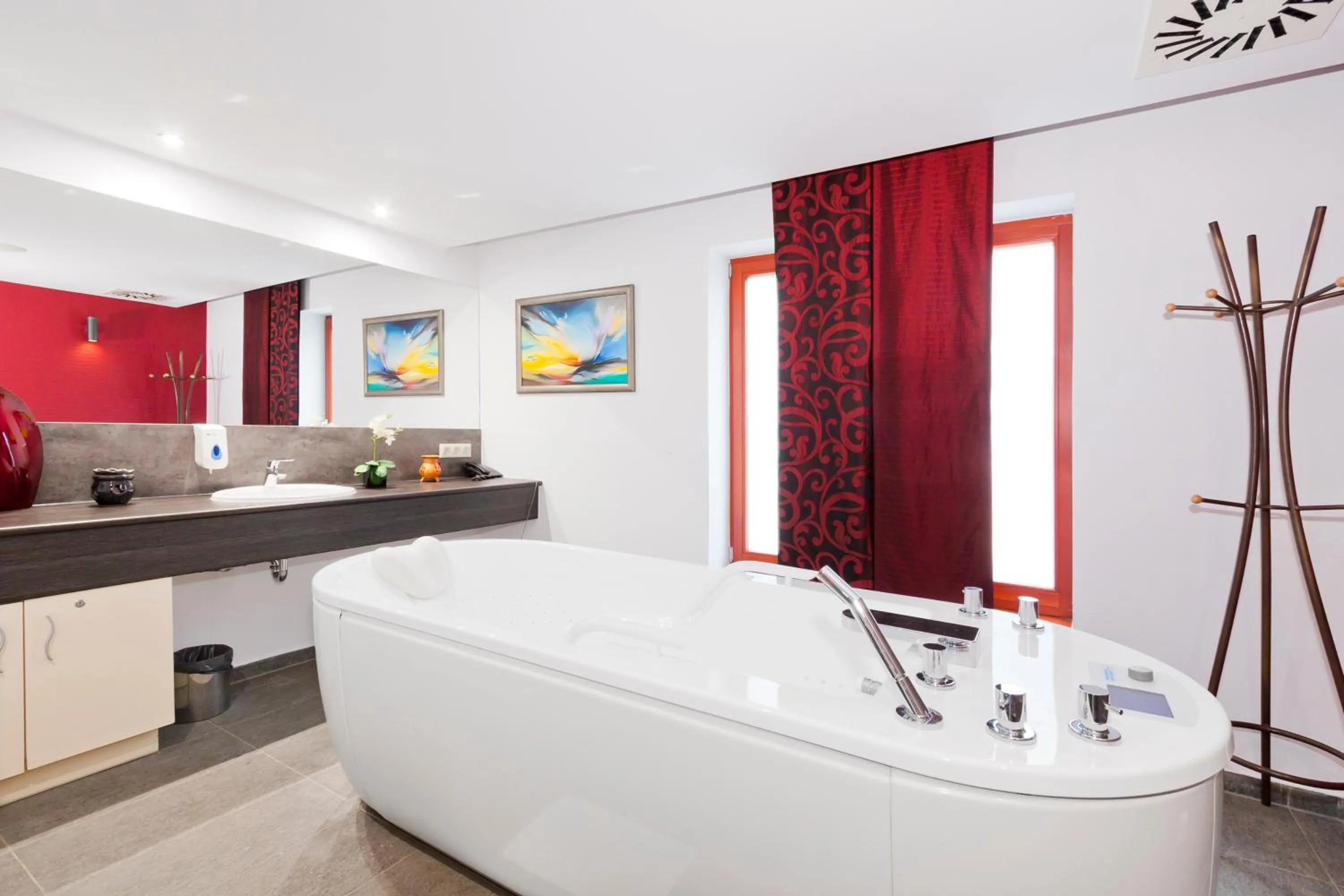 Property building in Tó Wellness Hotel