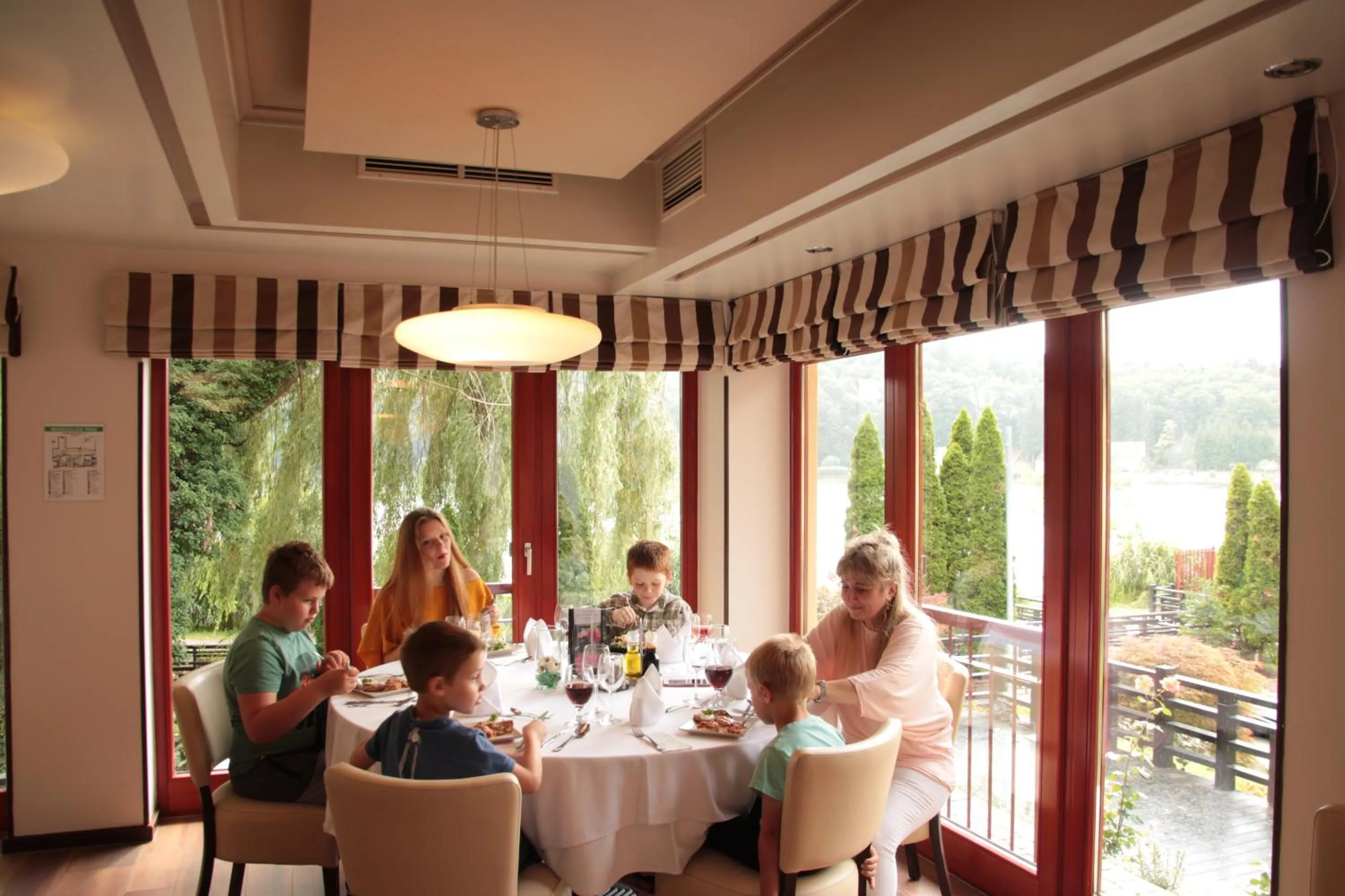 Restaurant/places to eat in Tó Wellness Hotel