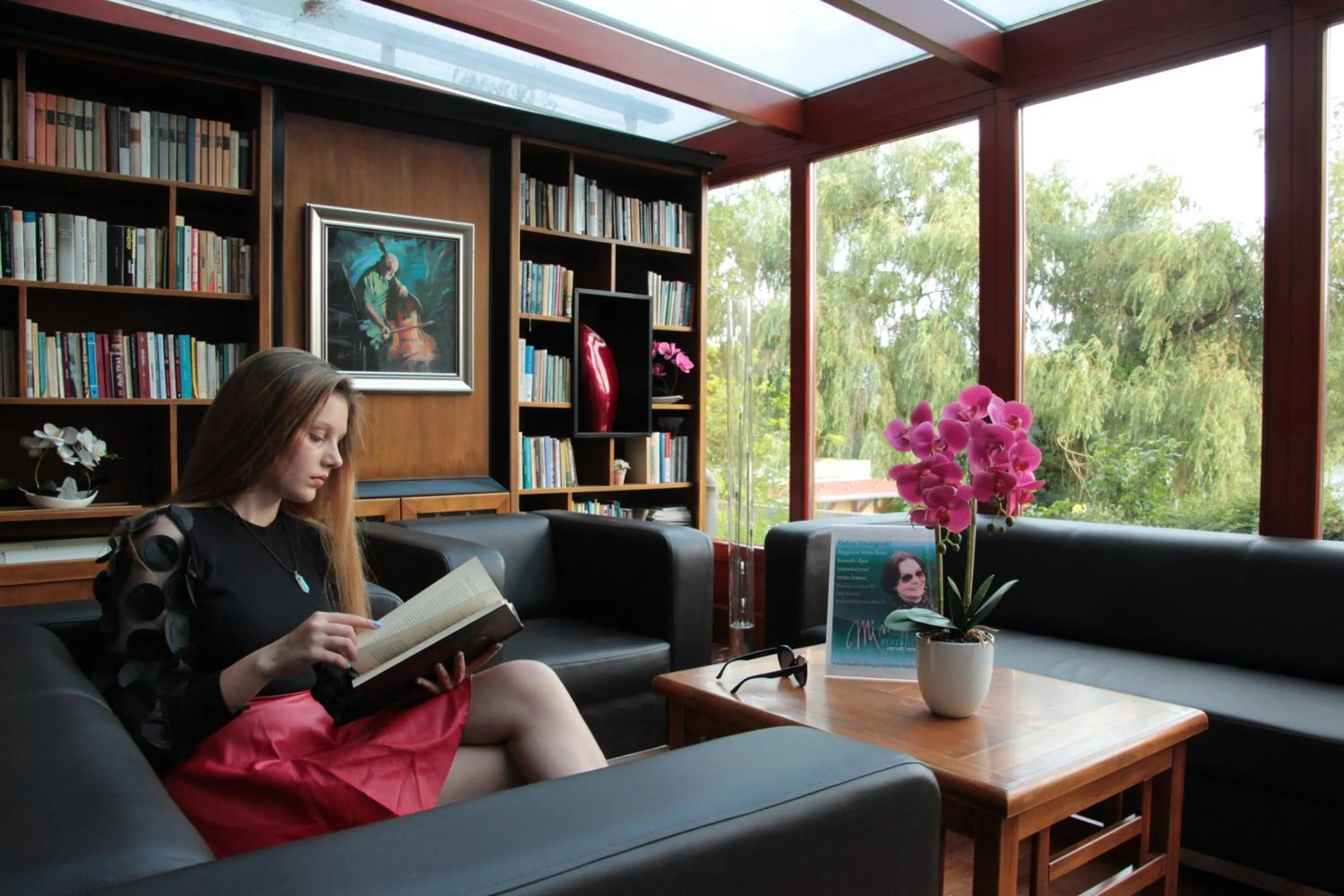 Communal lounge/ TV room in Tó Wellness Hotel