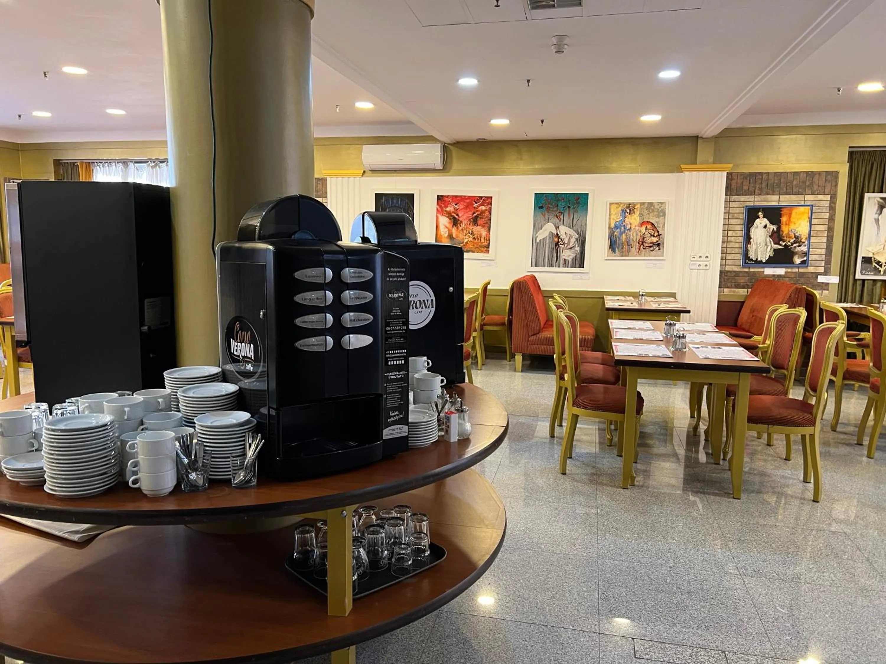 Restaurant/places to eat in Actor Hotel Budapest