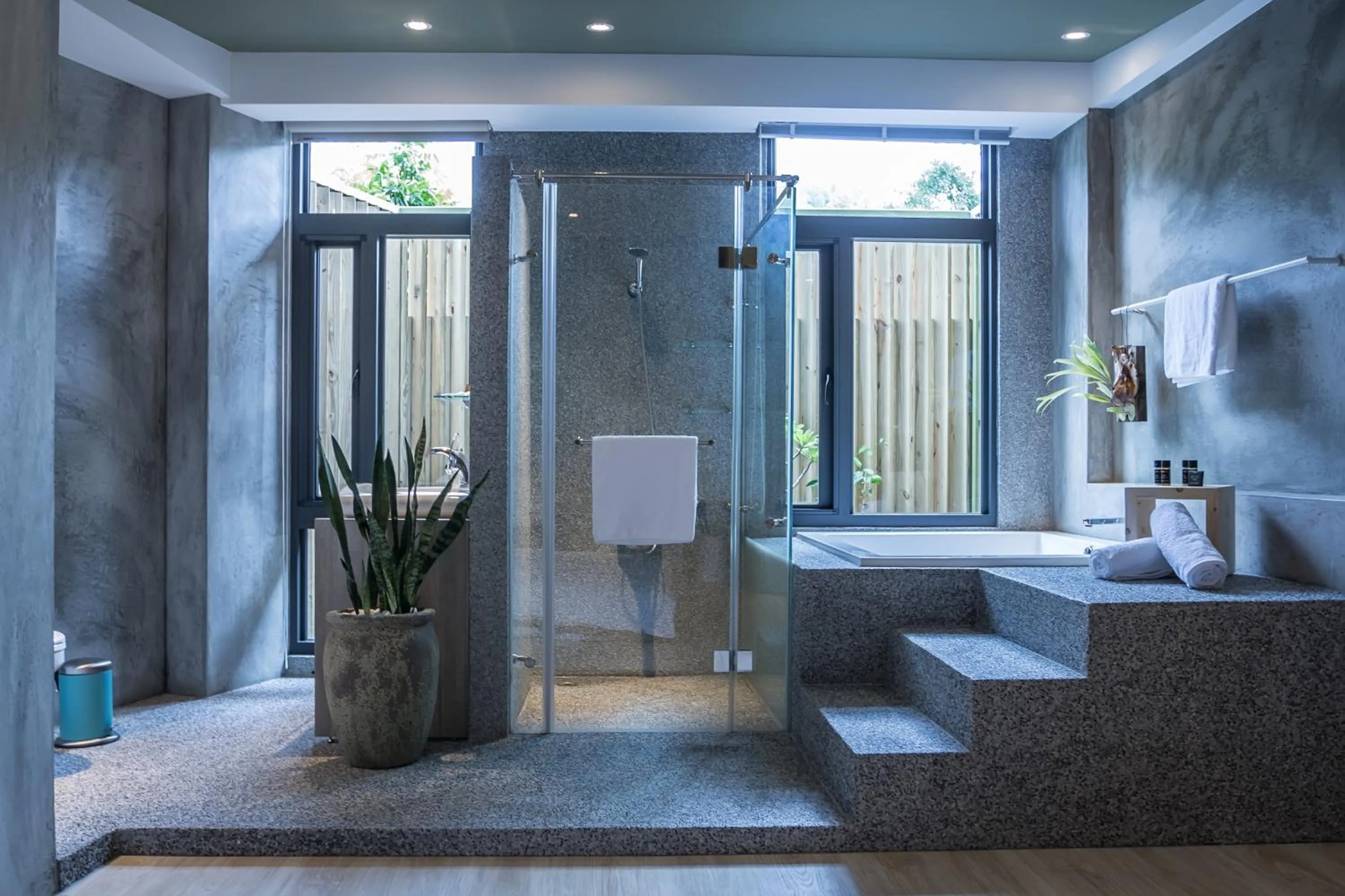 Shower in Shaoguang 188 日月潭勺光188