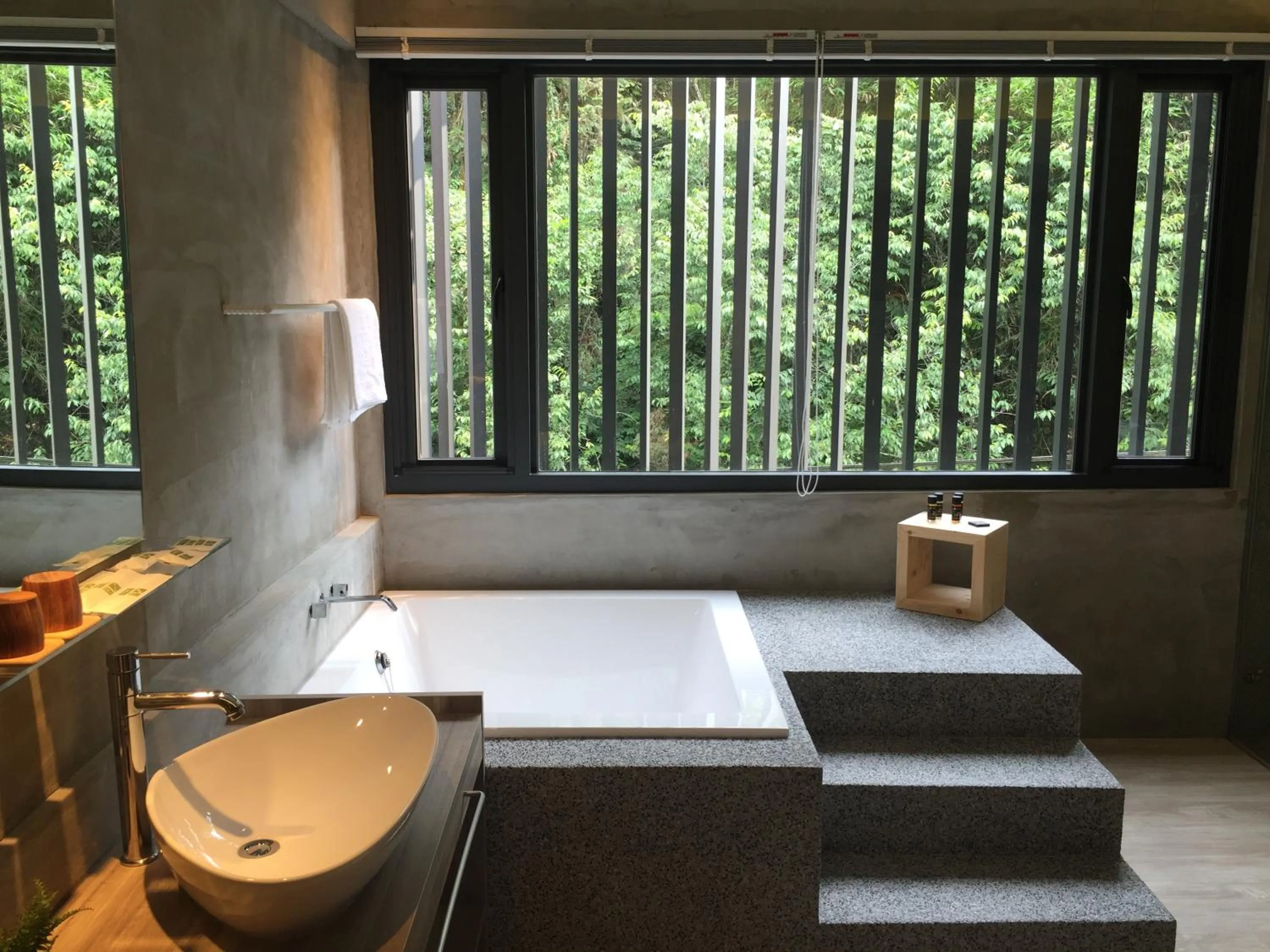 Day in Shaoguang 188 日月潭勺光188