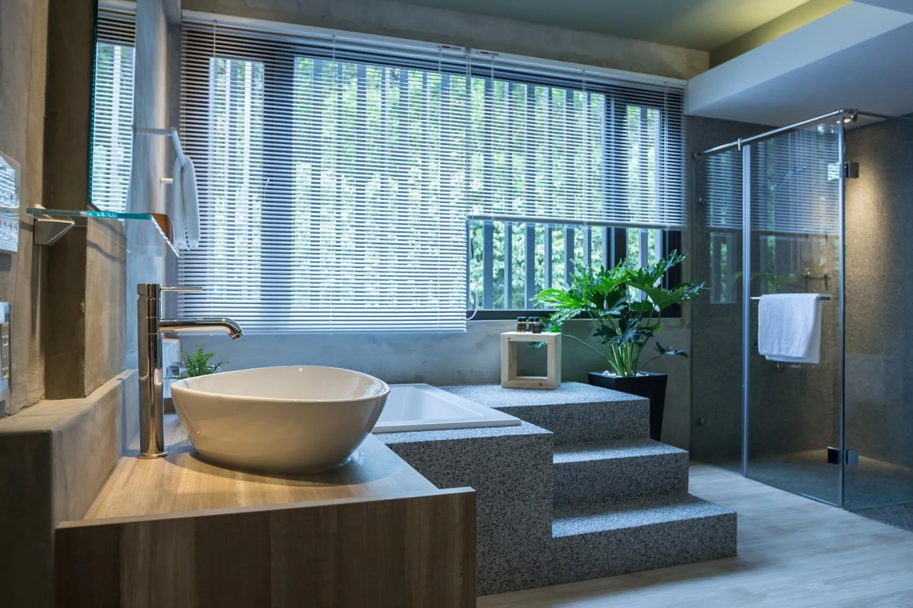 Shower in Shaoguang 188 日月潭勺光188