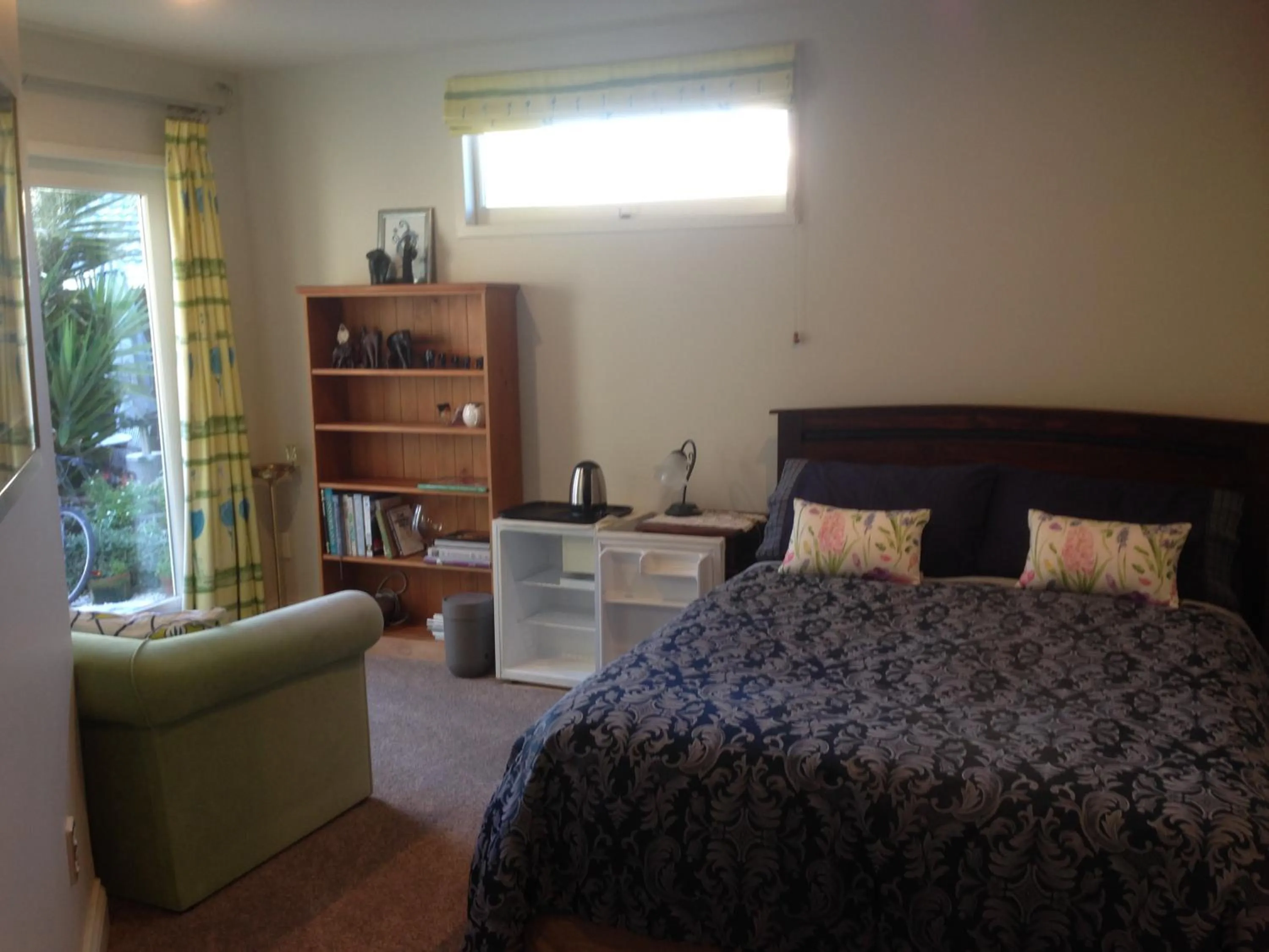 Photo of the whole room, Bed in Cave Rock Guest House