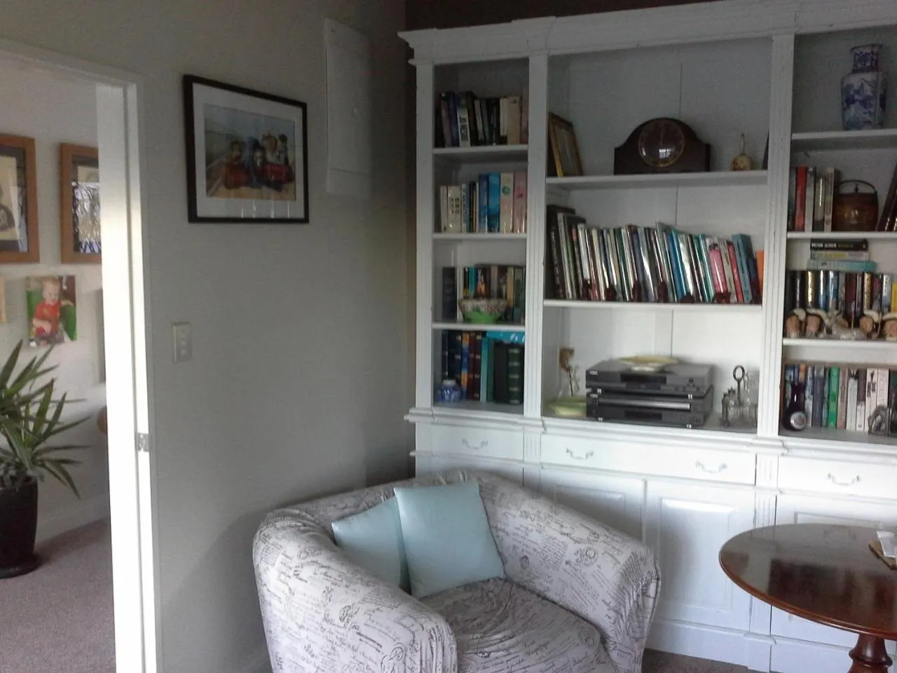 Library in Cave Rock Guest House