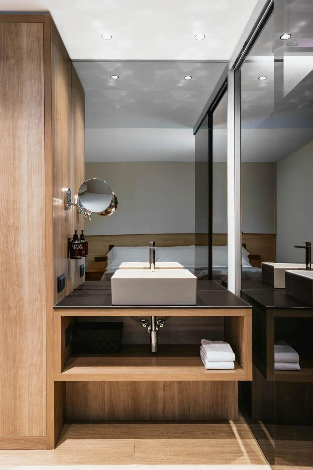 Bathroom, Bed in Hotel Terradets