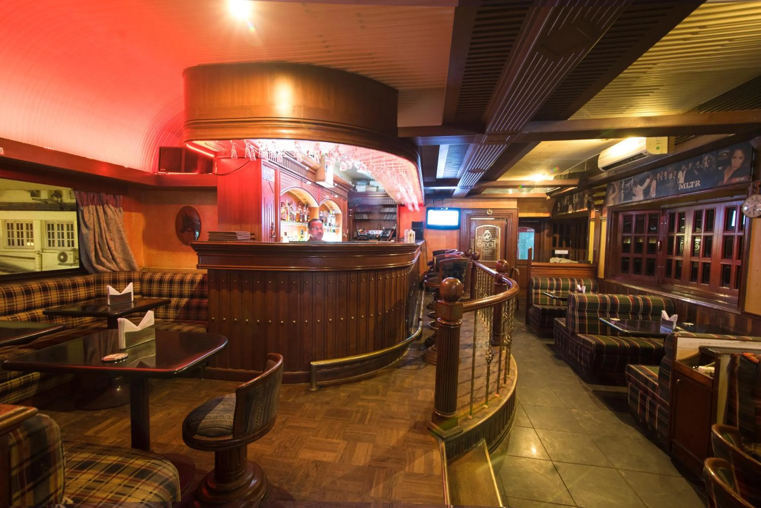 Restaurant/places to eat in Hotel Ayodhya