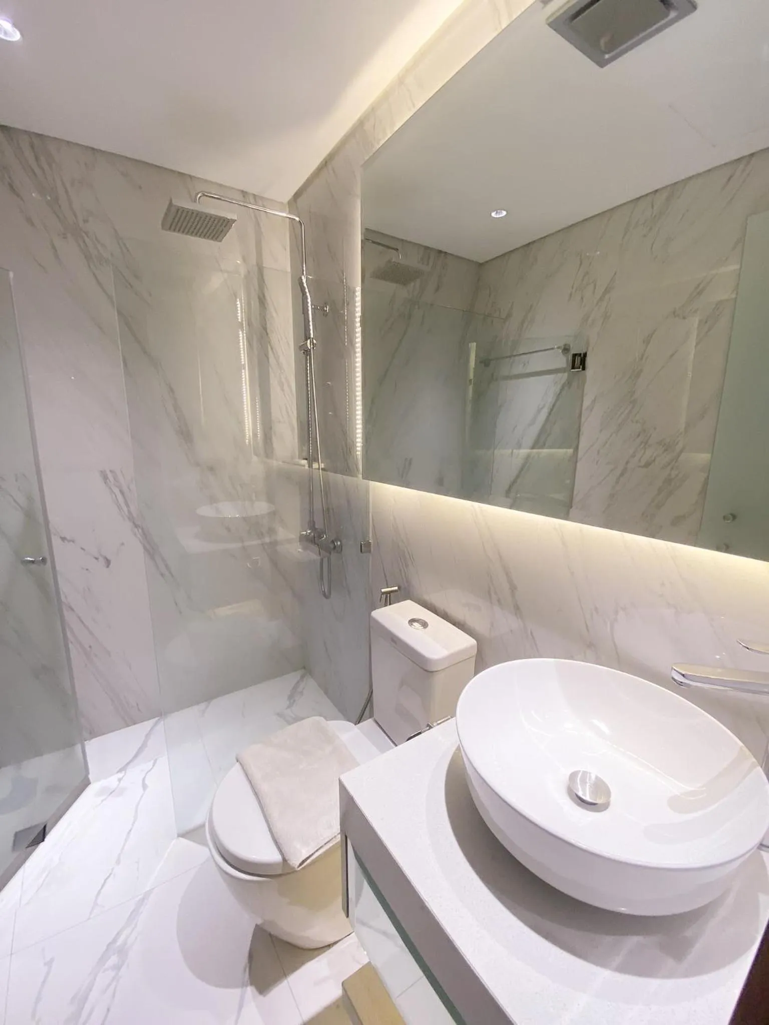 Shower in Ironwood Hotel