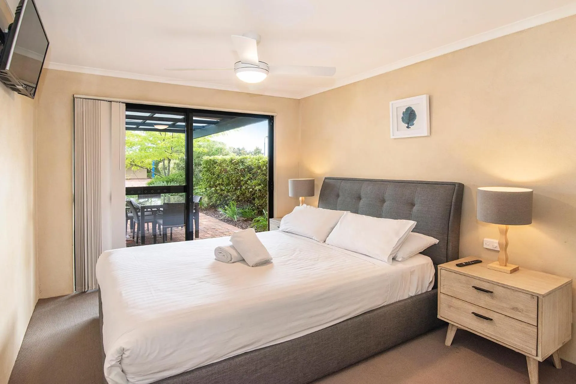 TV and multimedia, Bed in Dunsborough Beach Cottages