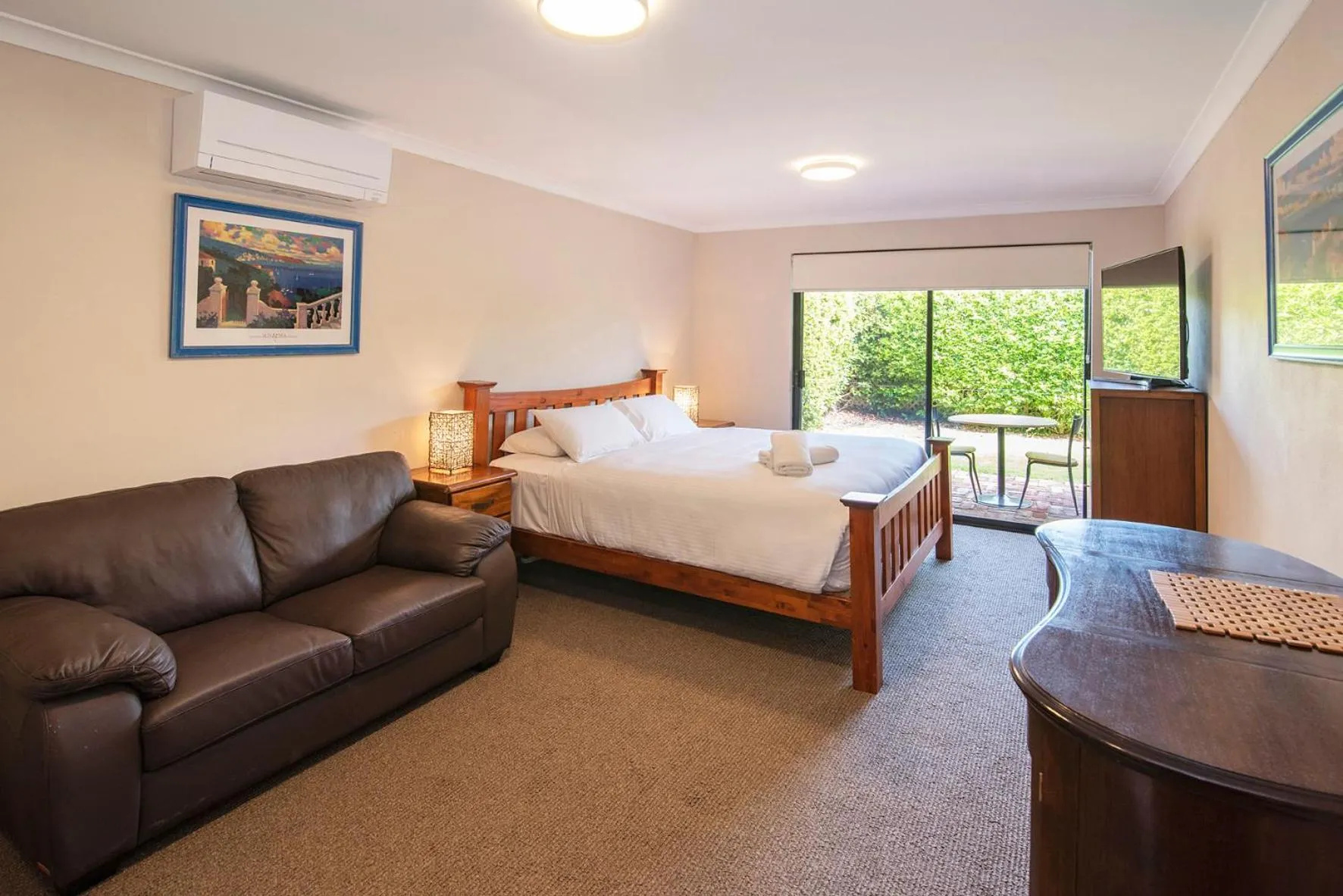 Bedroom, Bed in Dunsborough Beach Cottages