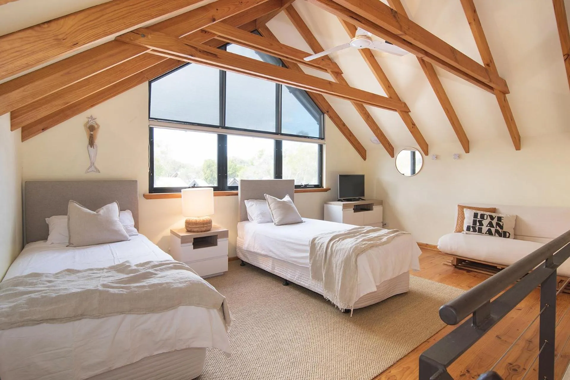 TV and multimedia, Bed in Dunsborough Beach Cottages