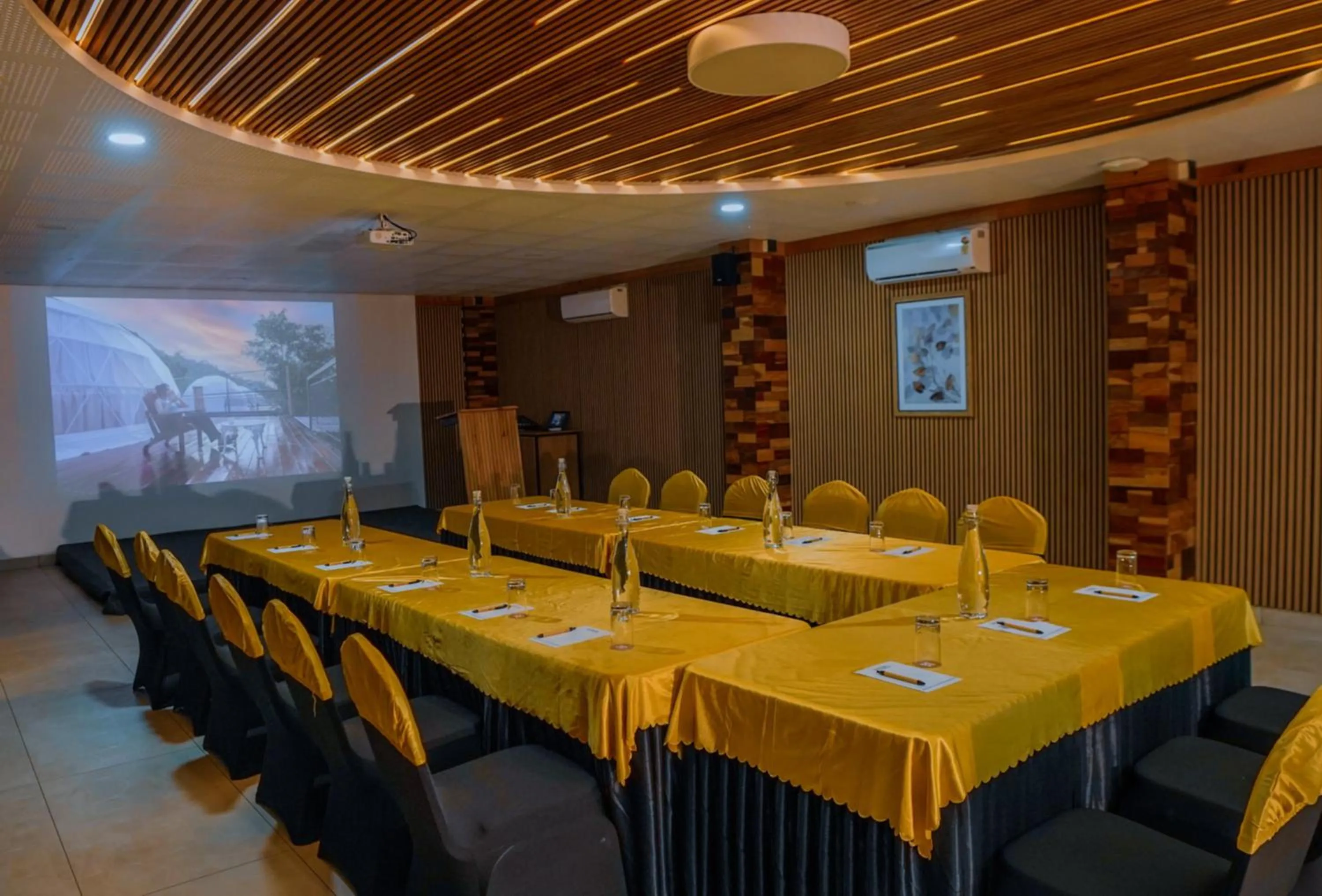 Business facilities in Mount Xanadu Resorts