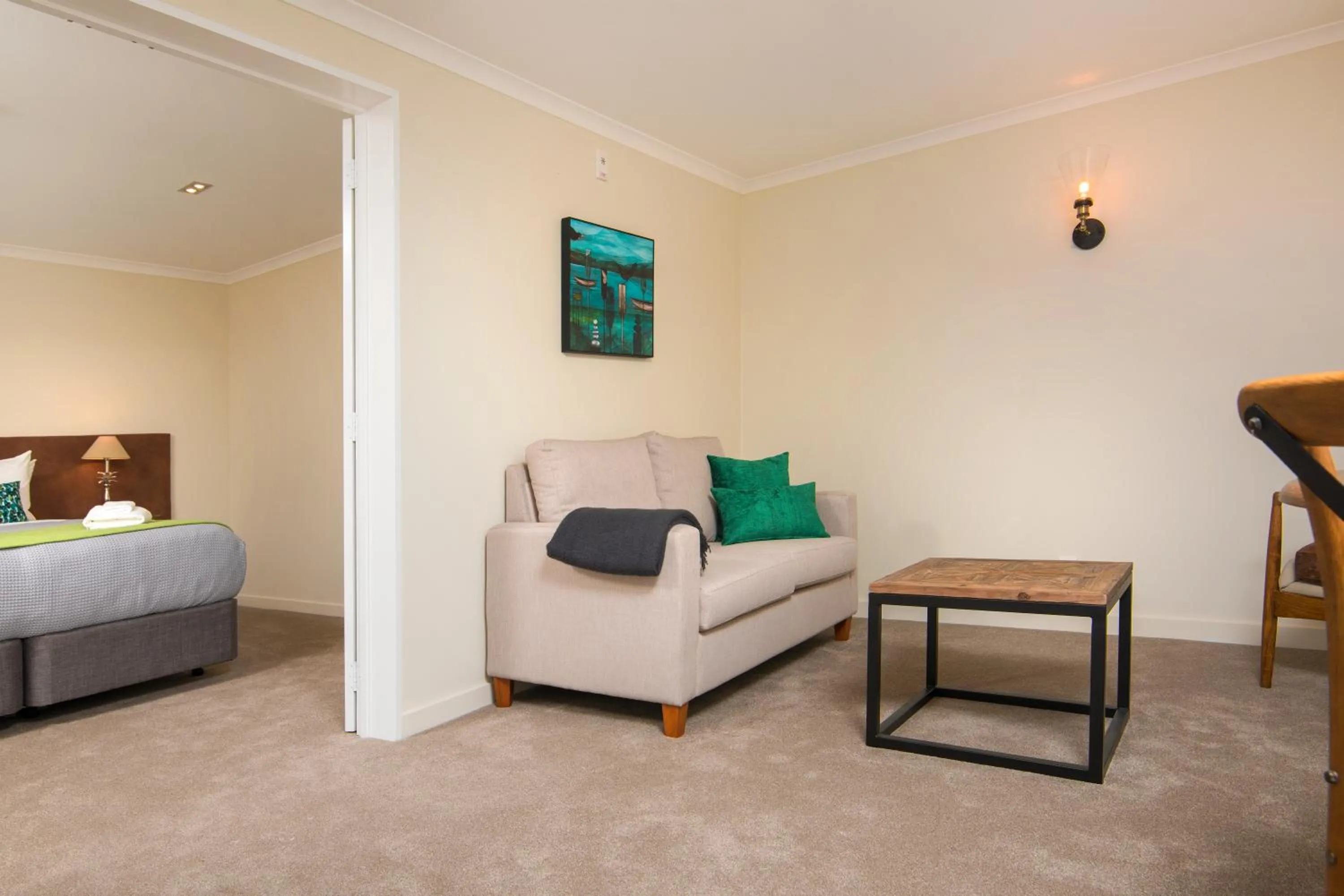 Living room, Bed in Furneaux Lodge