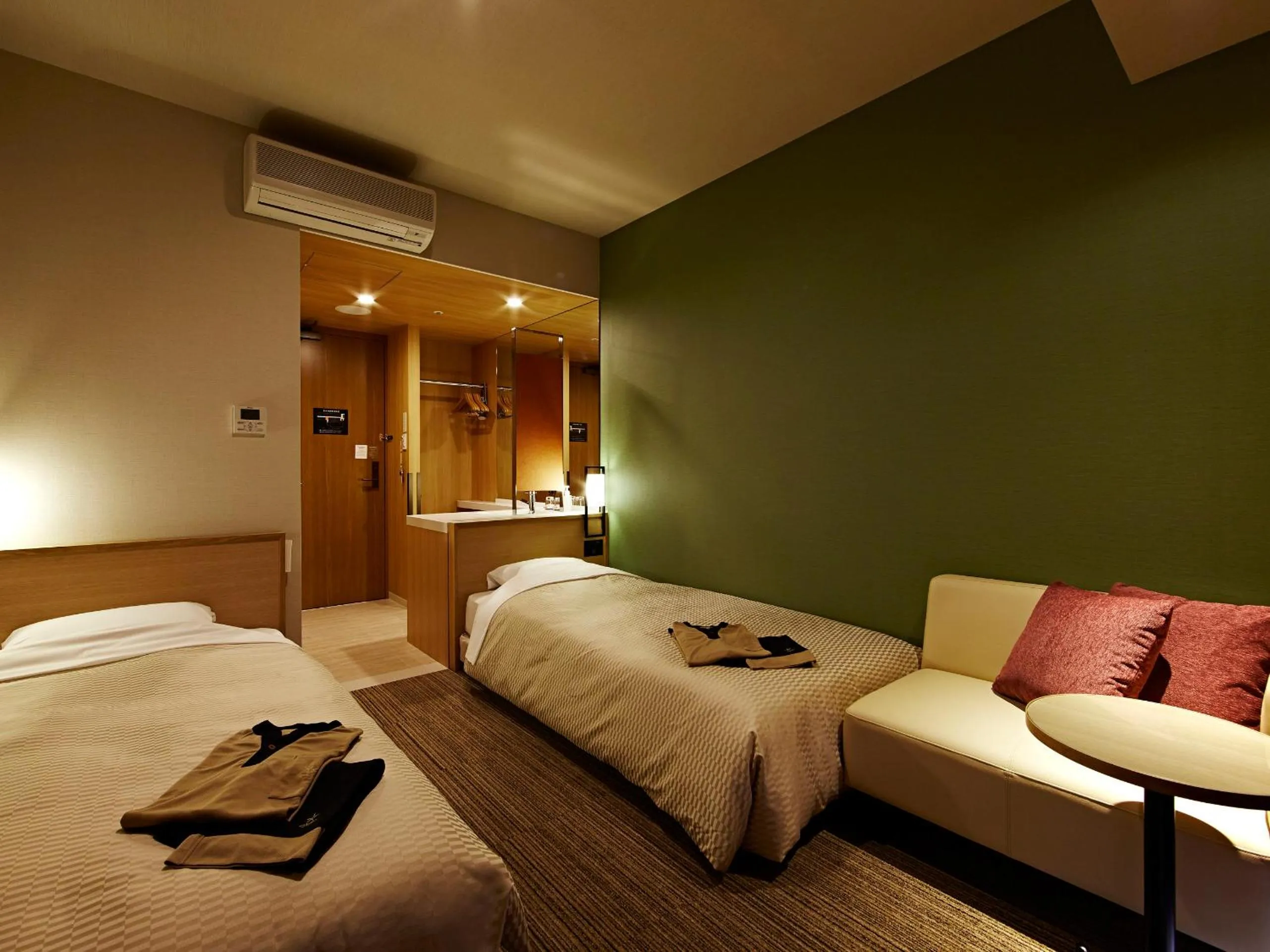 Bed in Candeo Hotels Matsuyama Okaido