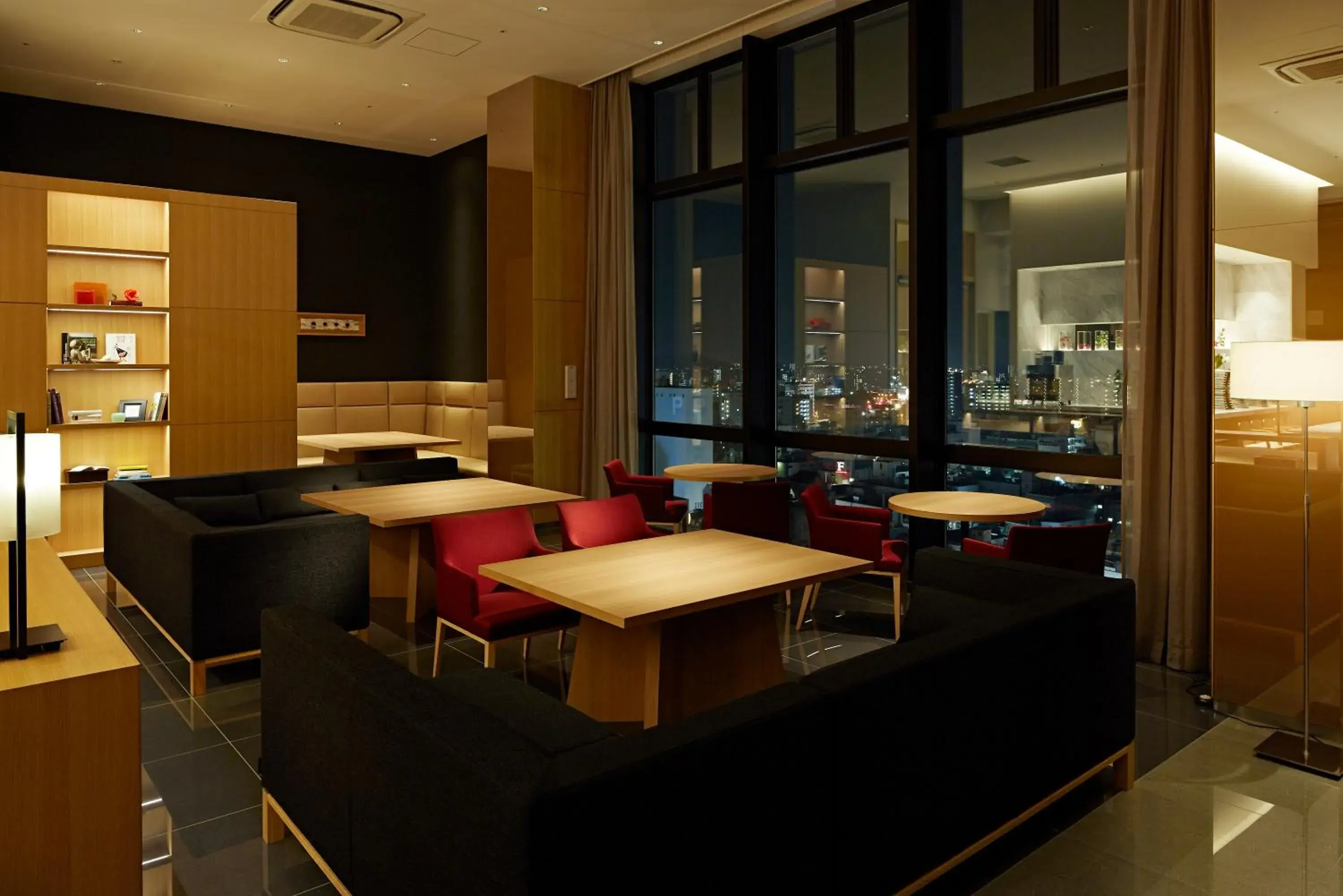 Lounge or bar in Candeo Hotels Matsuyama Okaido Lounge or bar in Candeo Hotels Matsuyama Okaido