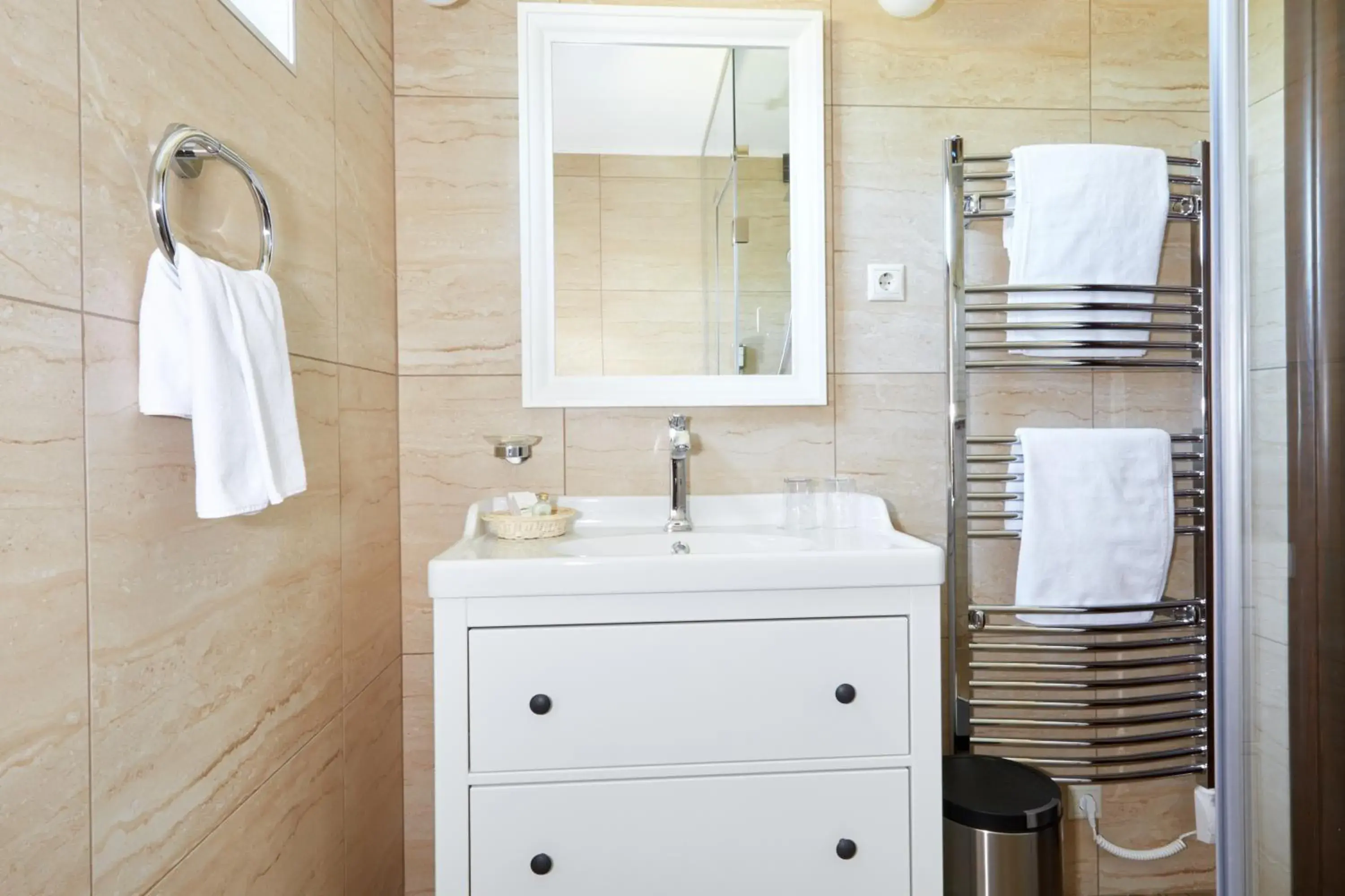 Deluxe Double Room (2 Adults + 1 Child) - single occupancy in A Gere Hotel and Wine Spa Deluxe Double Room (2 Adults + 1 Child) - single occupancy in A Gere Hotel and Wine Spa
