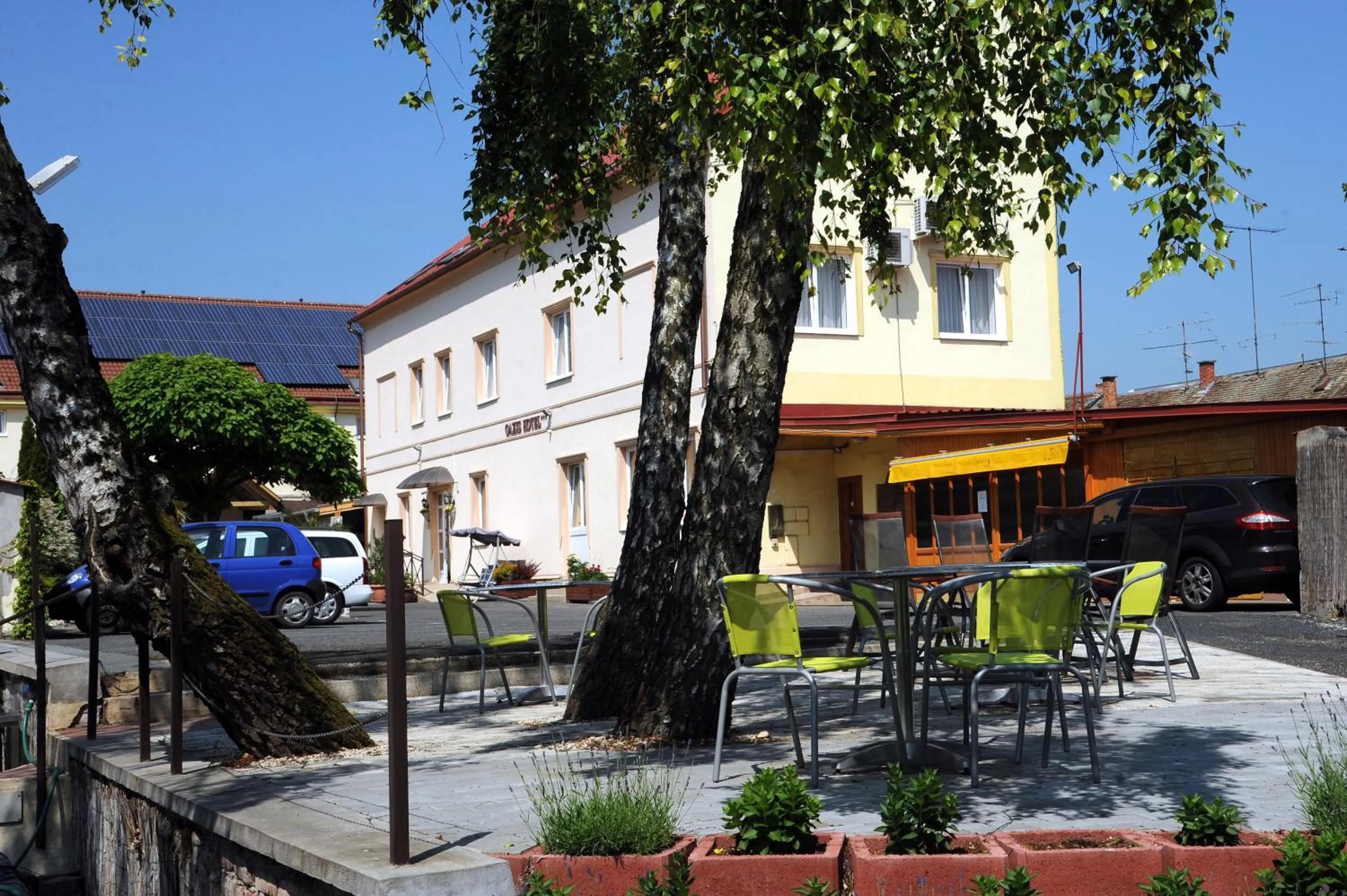 Property building in OÁZIS Hotel***