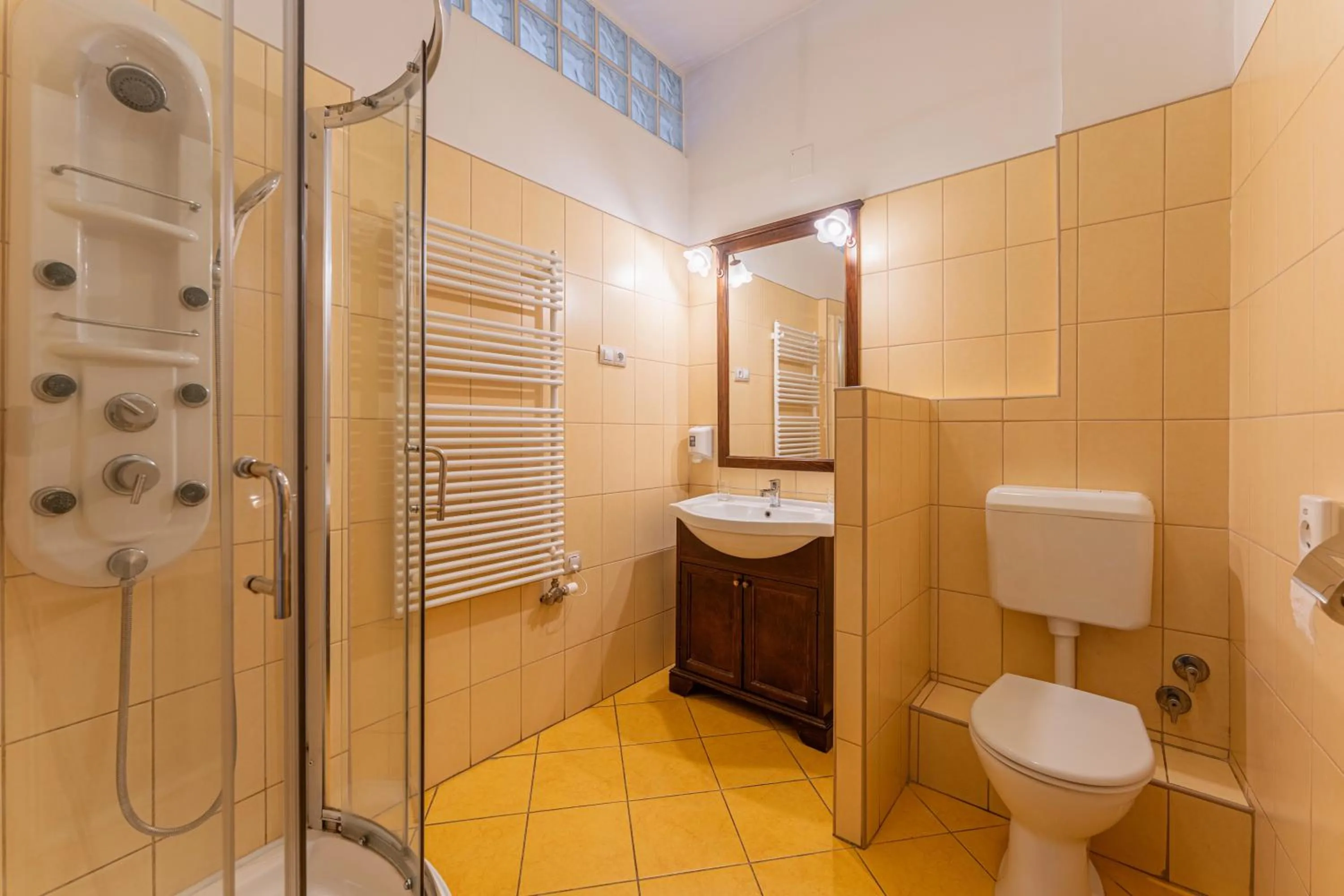 Toilet in OÁZIS Hotel***