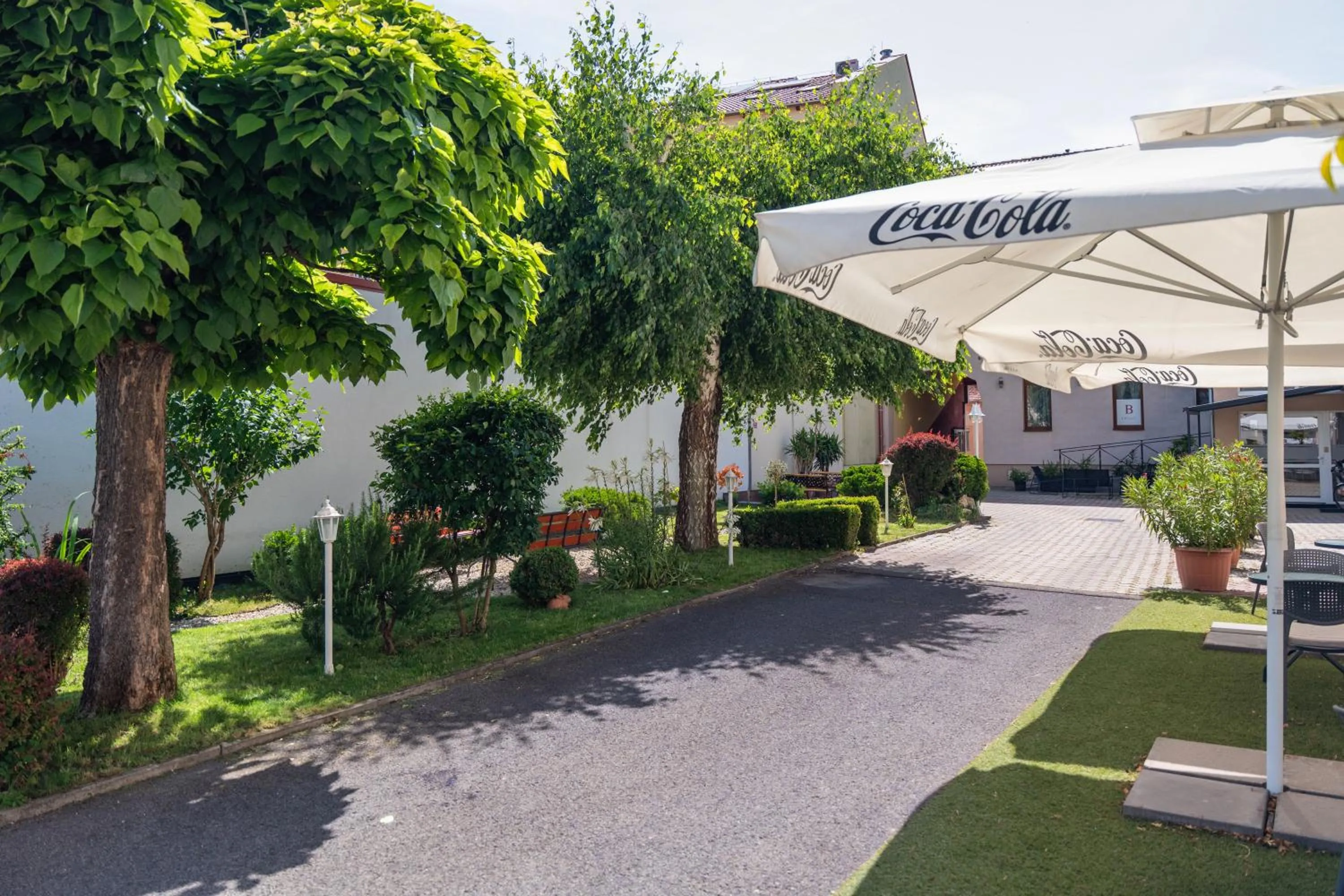 Inner courtyard view in OÁZIS Hotel***